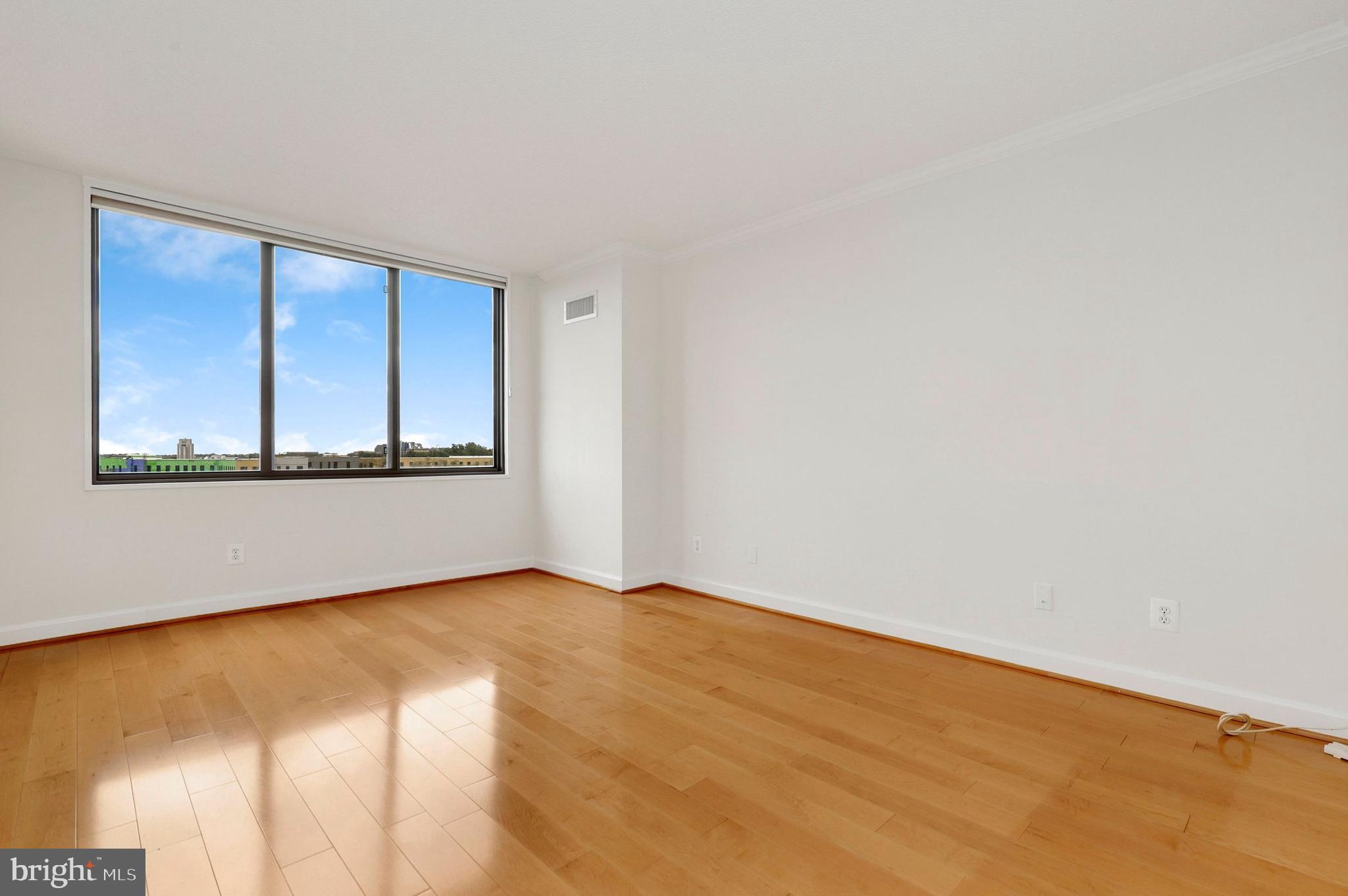 PROMENADE TOWERS - Residential