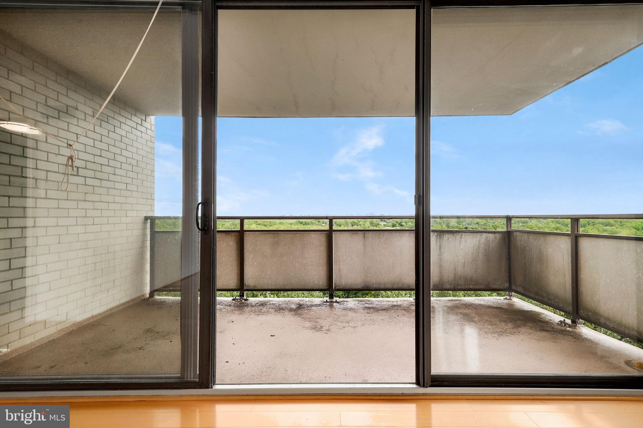 PROMENADE TOWERS - Residential