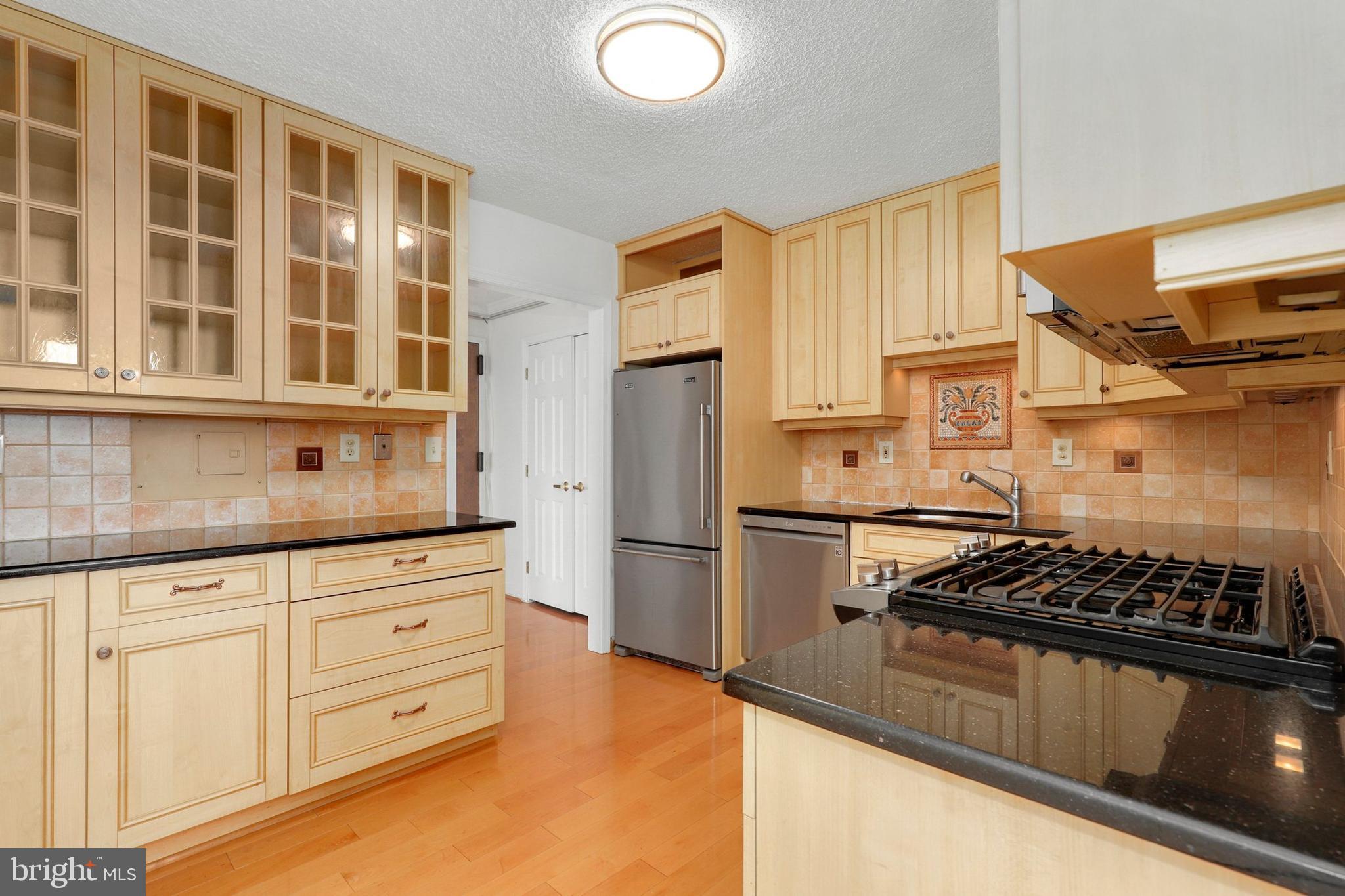 PROMENADE TOWERS - Residential