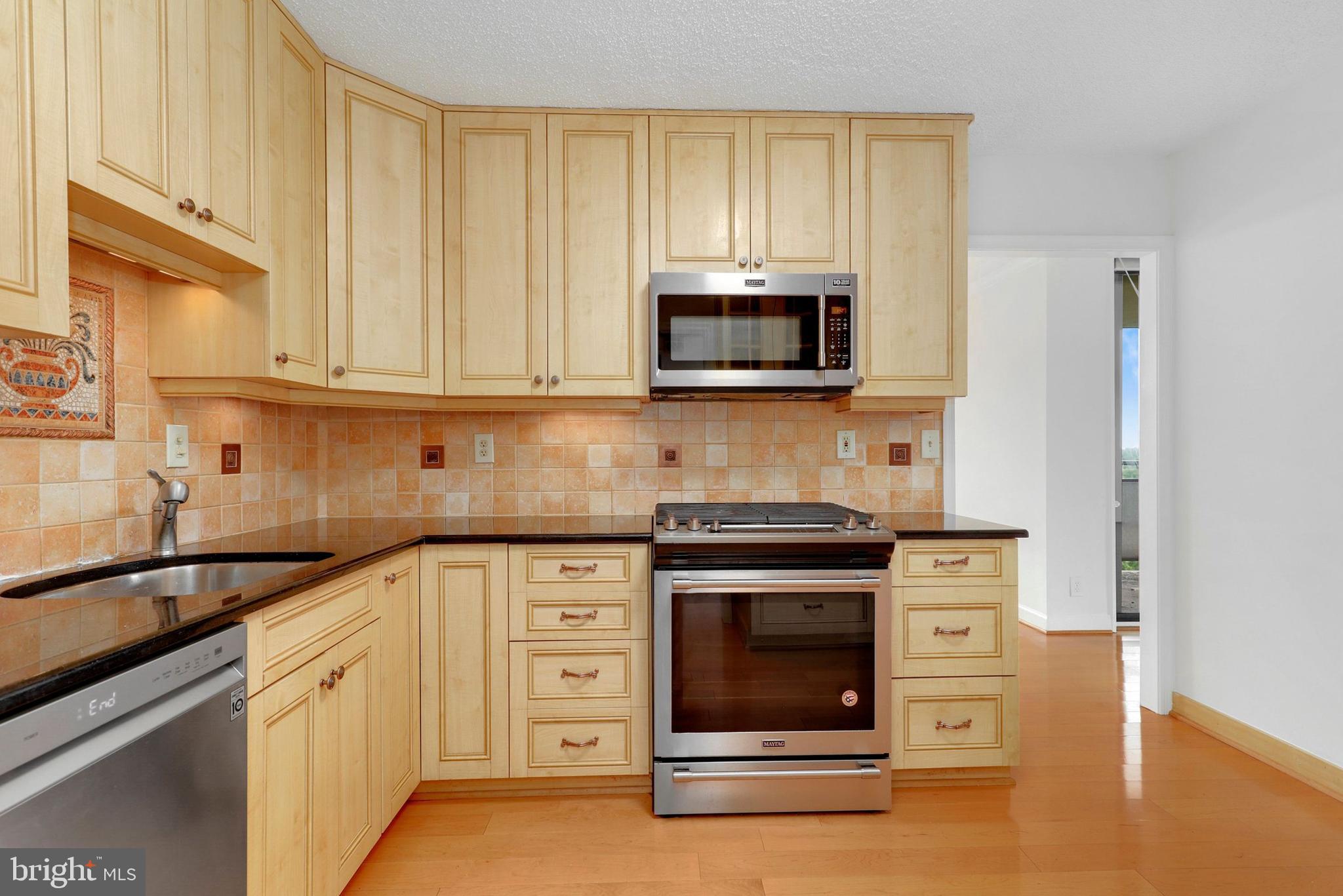 PROMENADE TOWERS - Residential