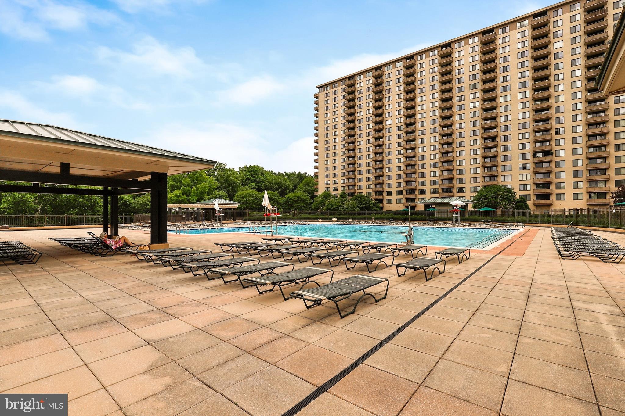 PROMENADE TOWERS - Residential