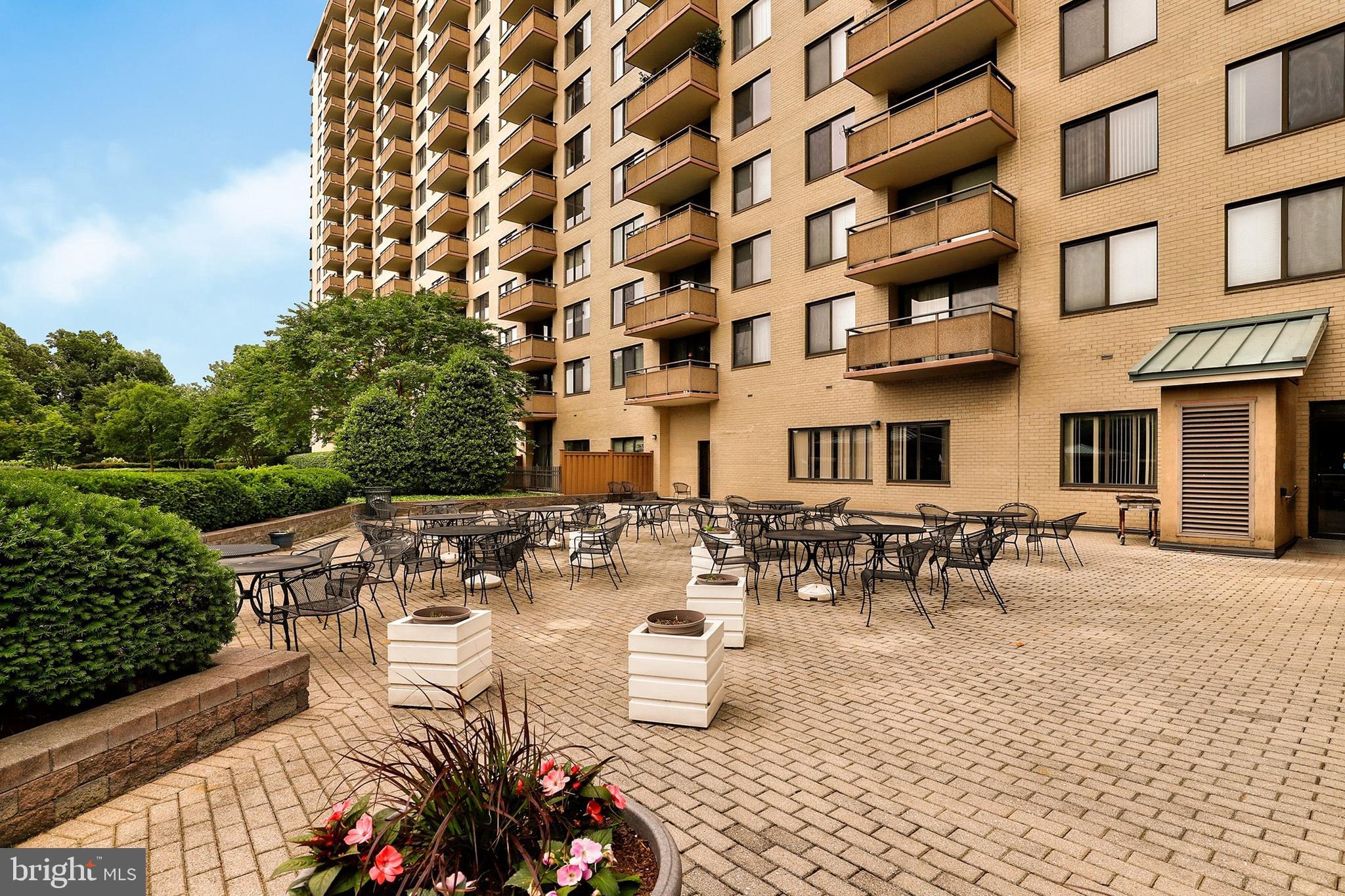 PROMENADE TOWERS - Residential