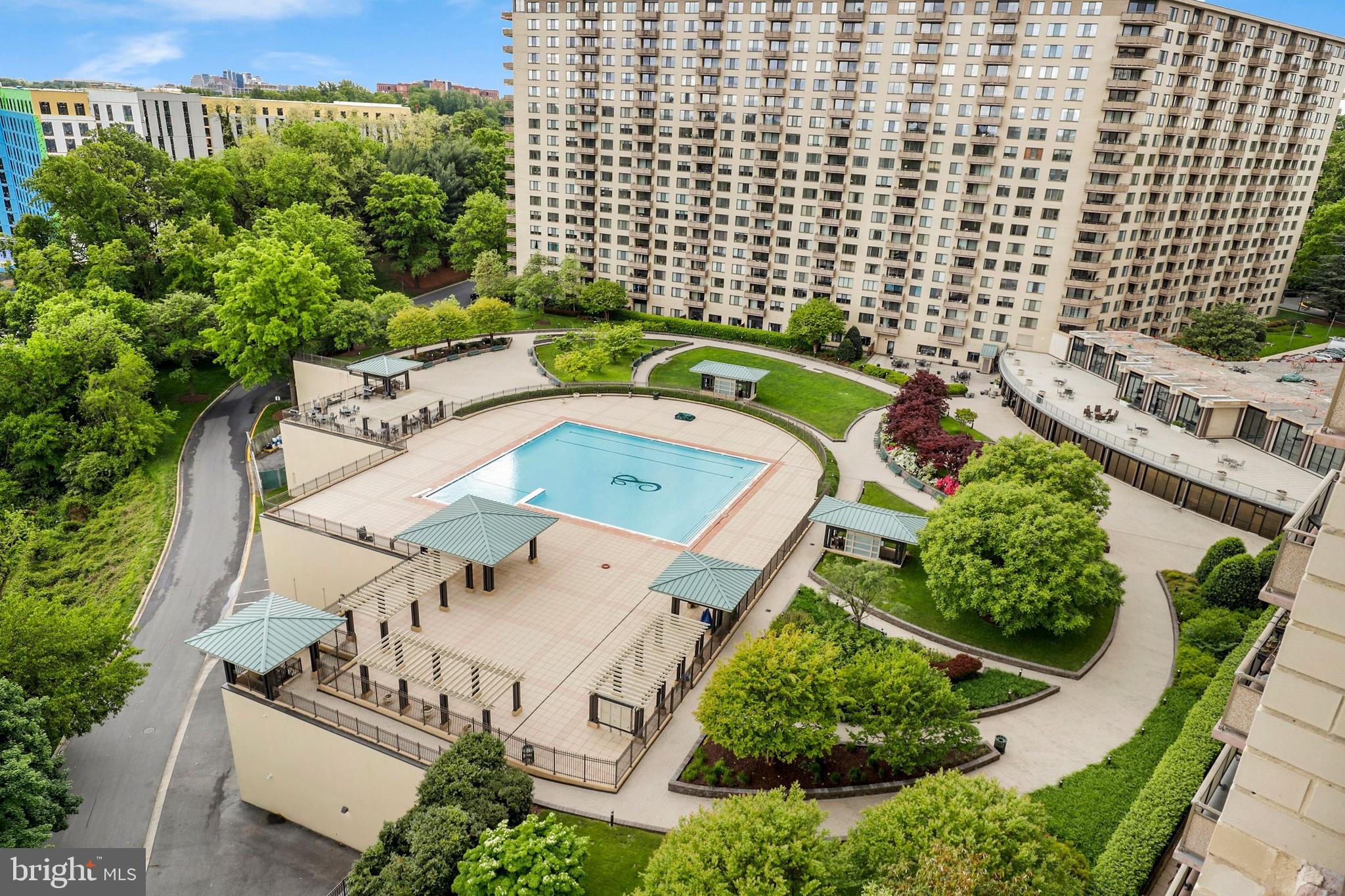 PROMENADE TOWERS - Residential