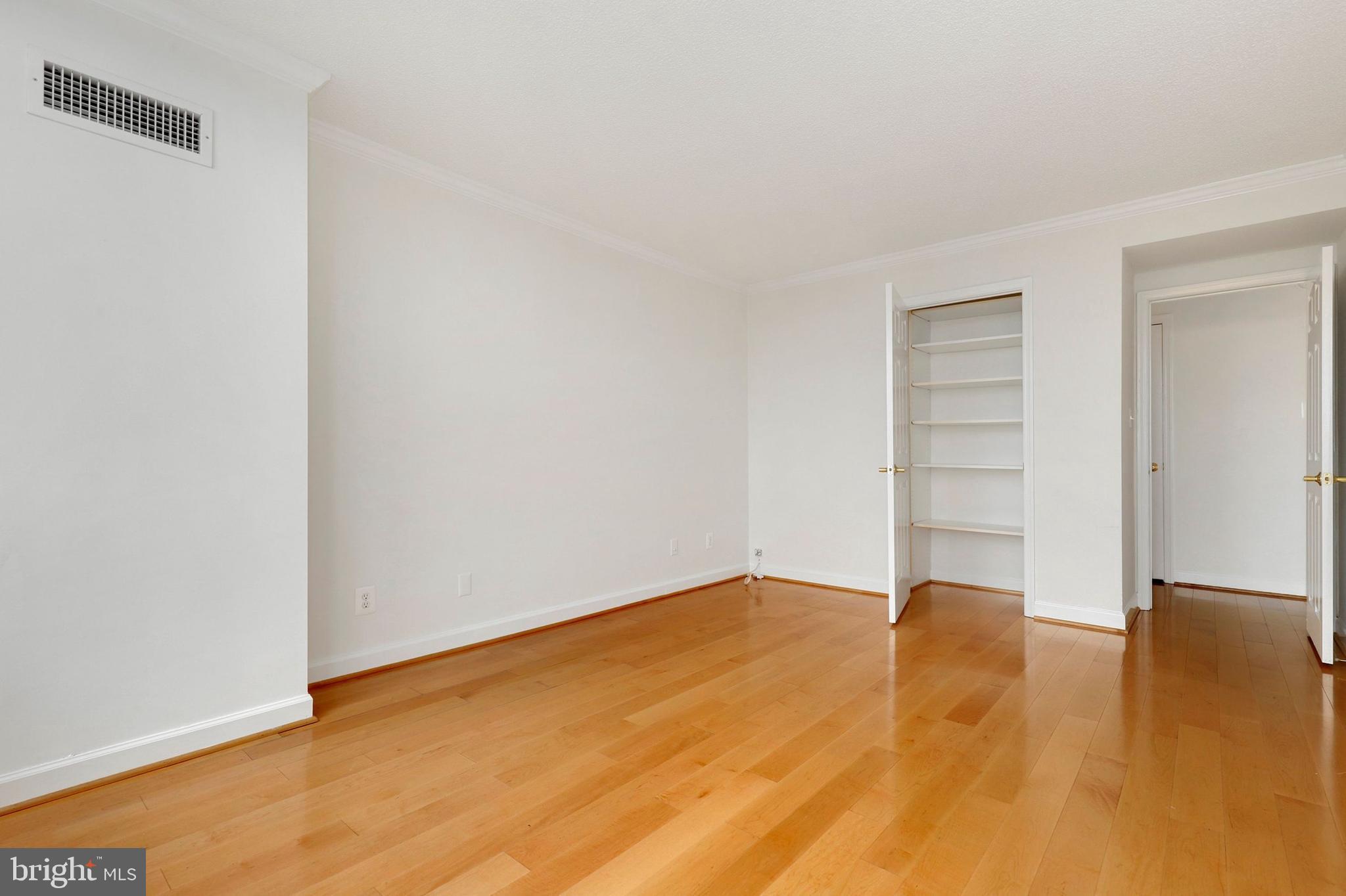 PROMENADE TOWERS - Residential