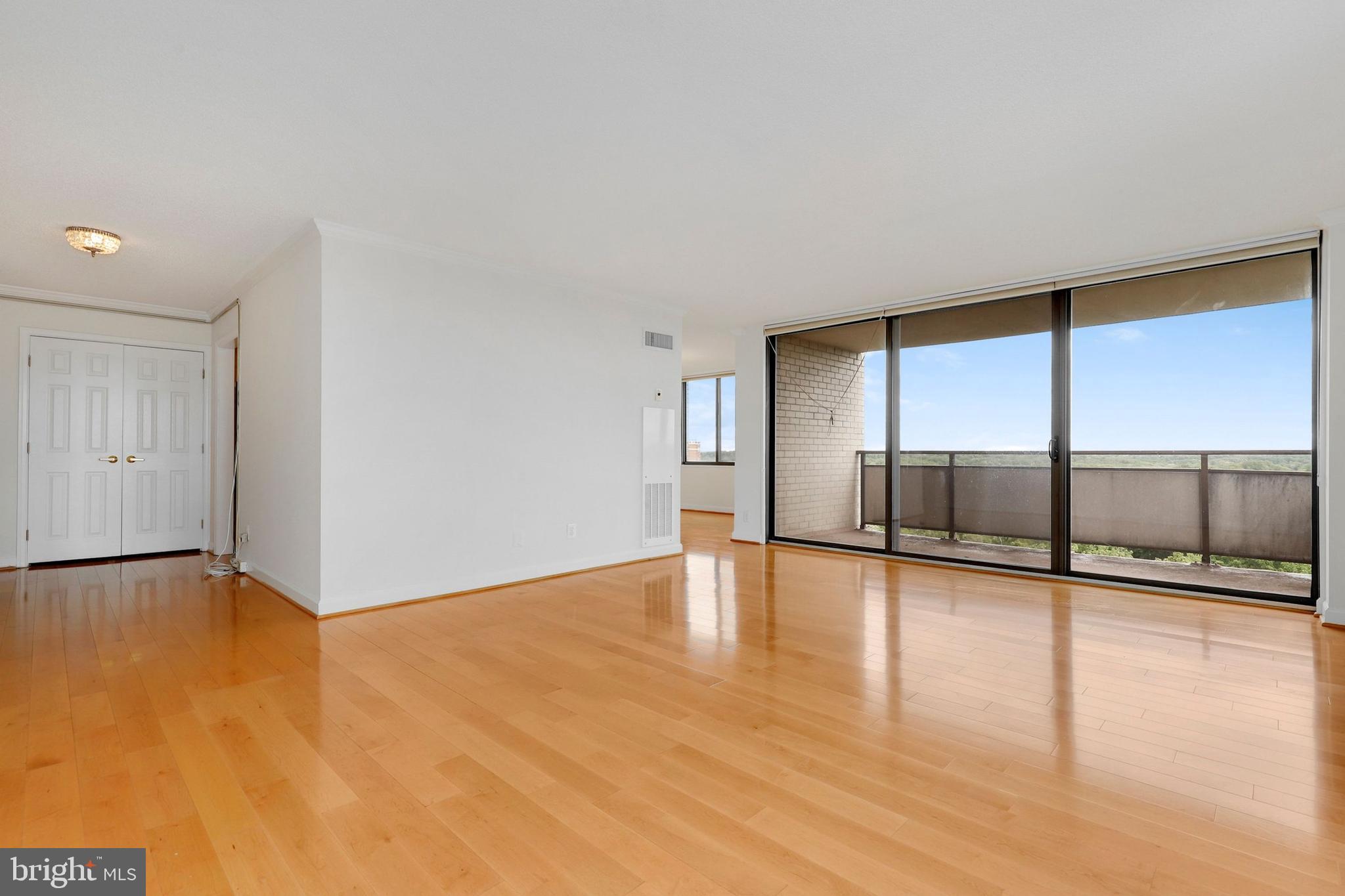 PROMENADE TOWERS - Residential