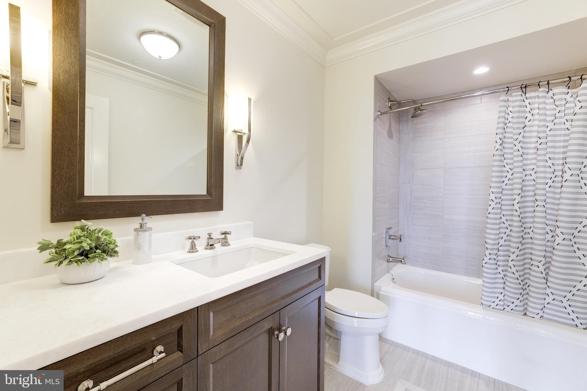 THE SIGNET - Residential