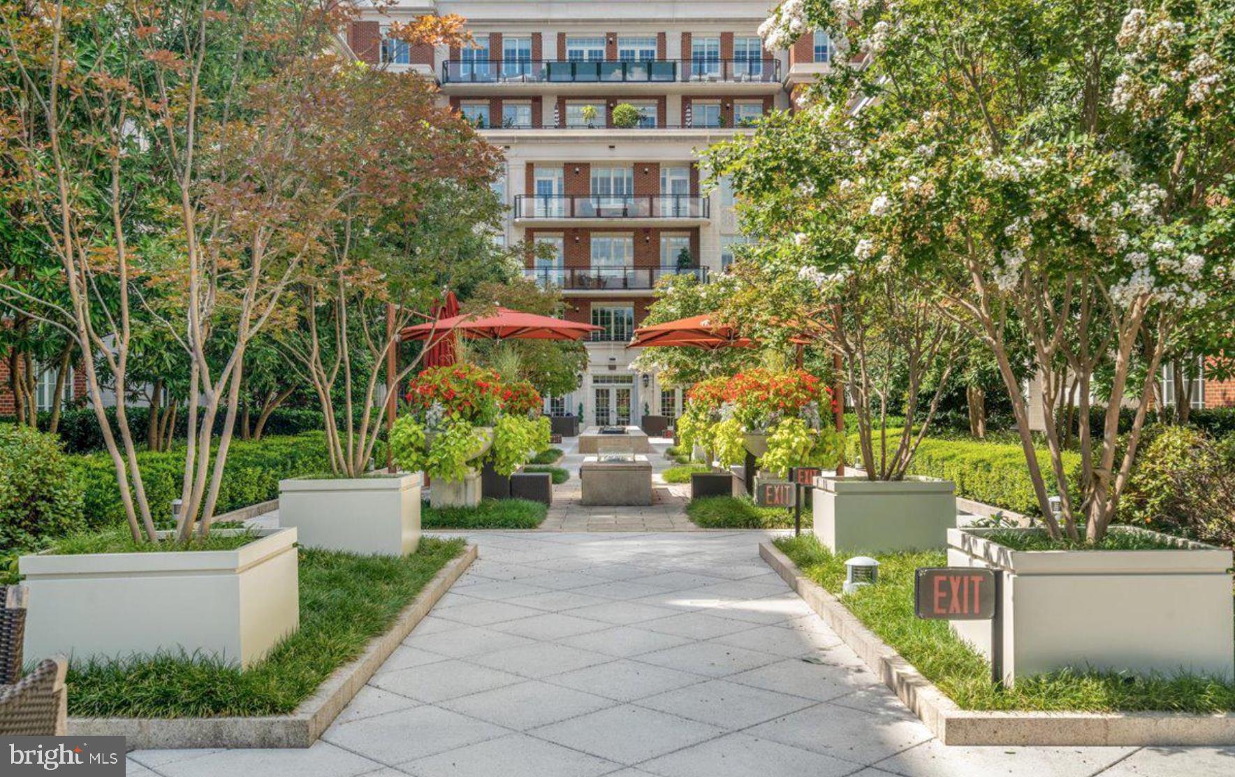 THE SIGNET - Residential