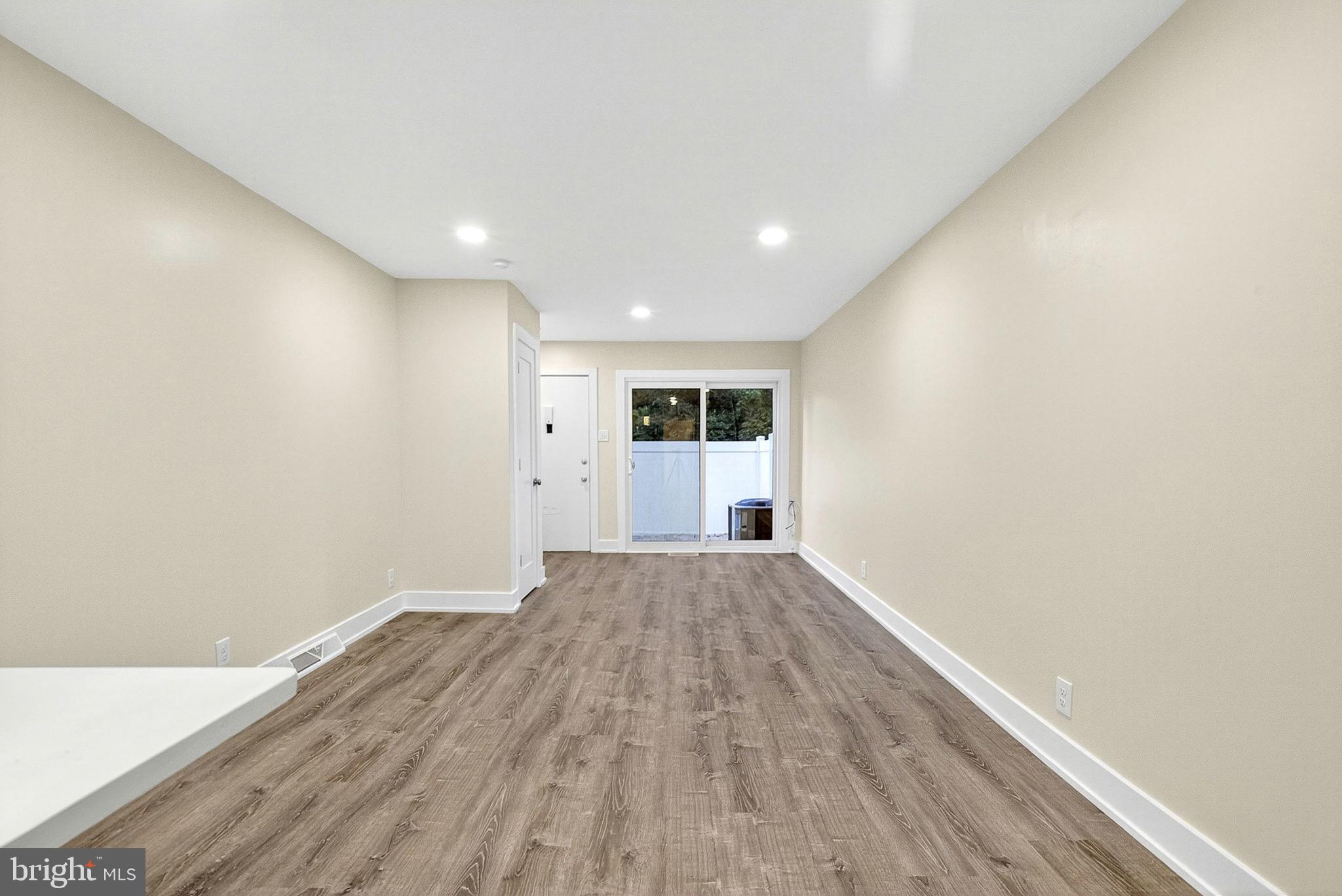 SUMMIT HOUSE - Residential