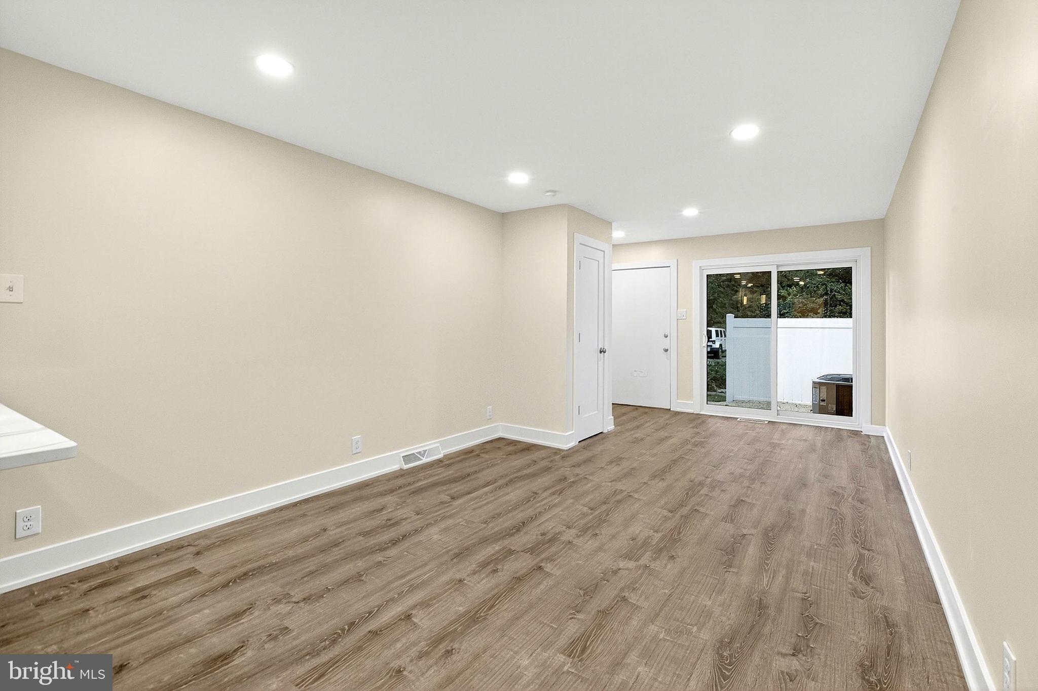 SUMMIT HOUSE - Residential