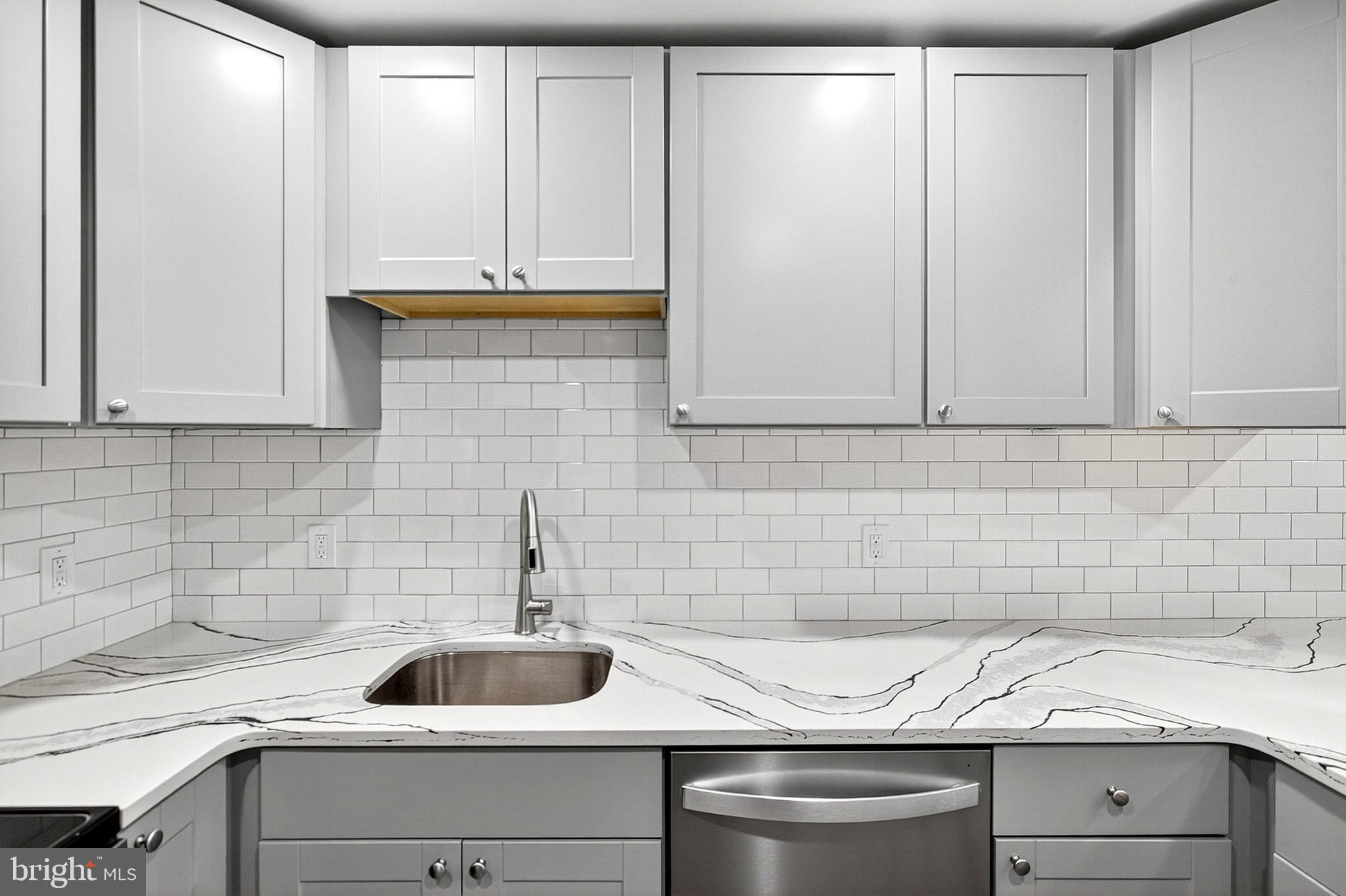 SUMMIT HOUSE - Residential