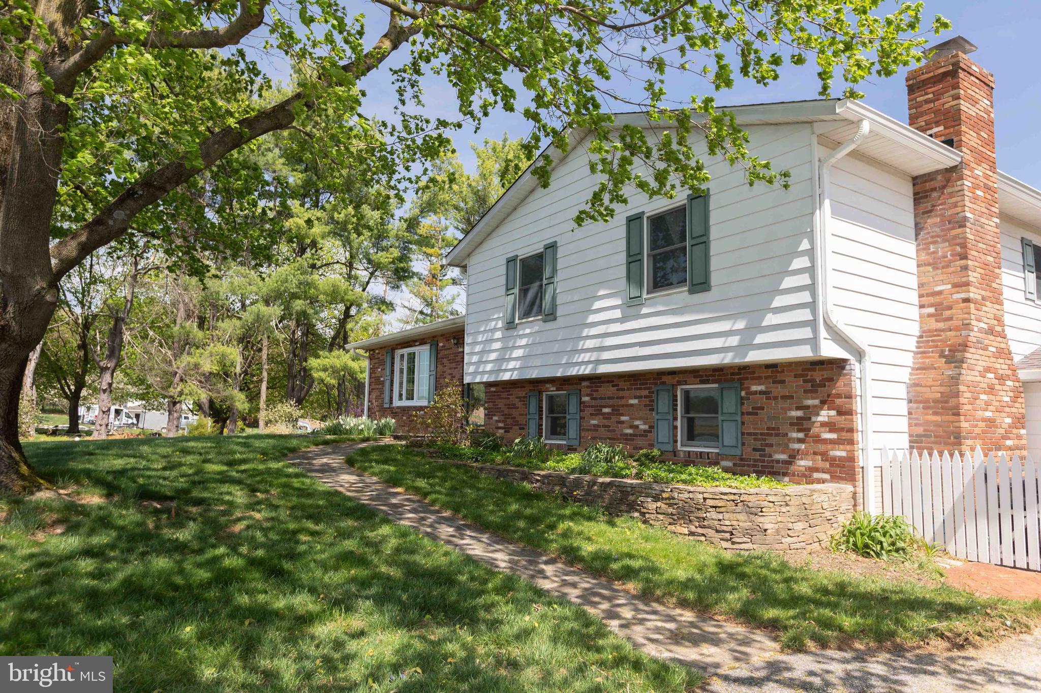 HAMPSTEAD - Residential