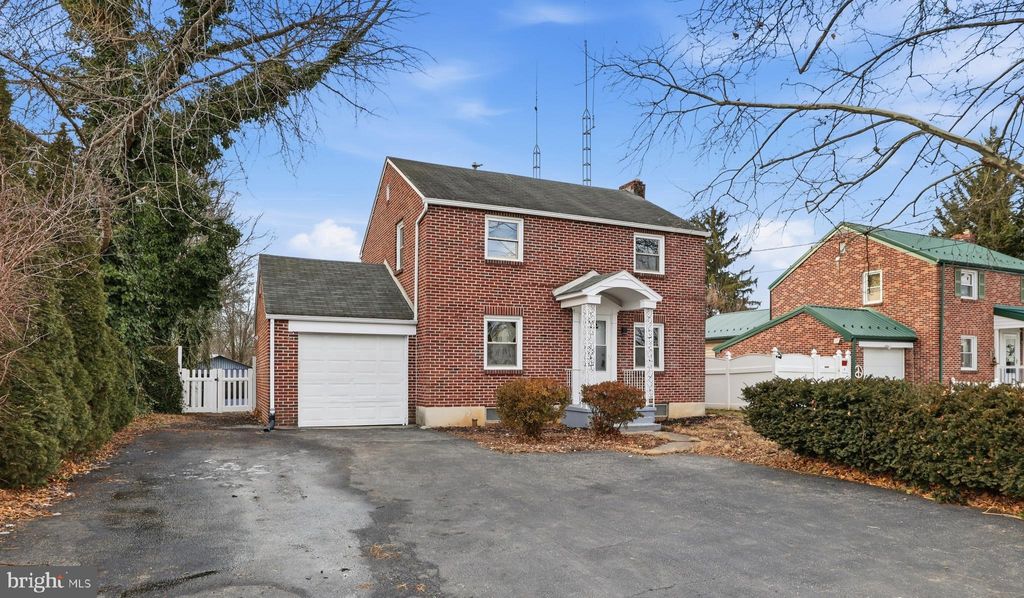 Photo of 2628 N George St, YORK, PA 17406 (MLS # PAYK2096254)