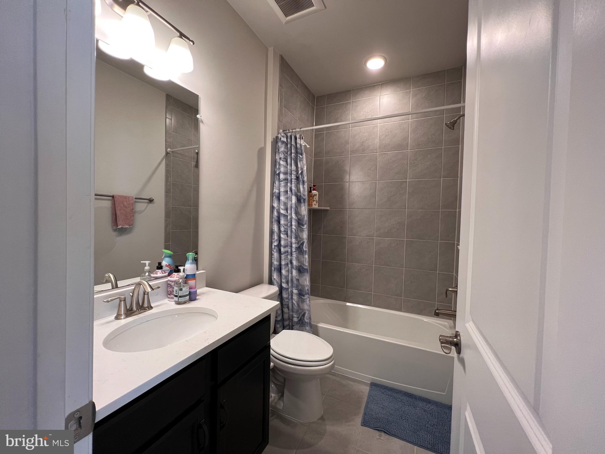 CLOVERLEAF CENTER - Residential Lease