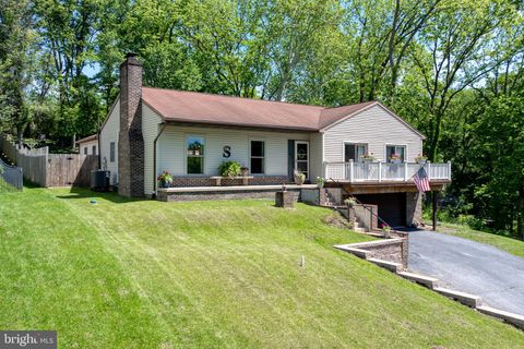 105 STONEWYCK DRIVE LANCASTER PA 17603