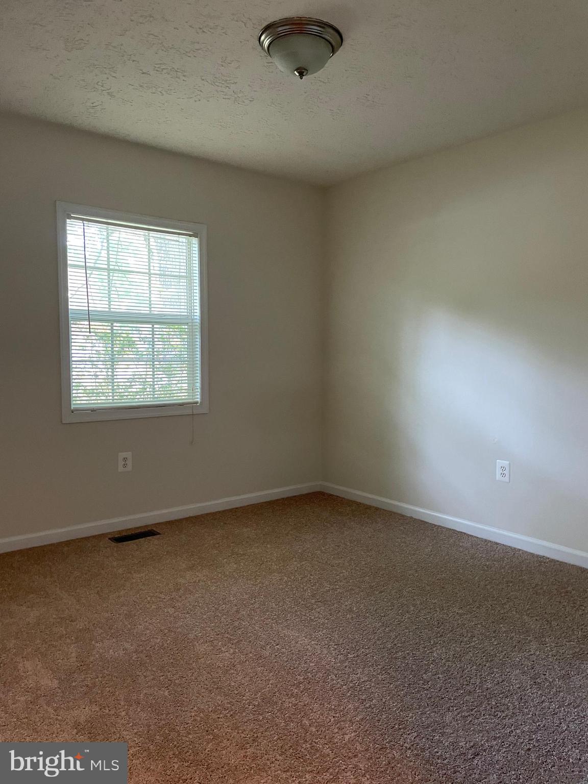 LYNNBROOK SUB - Residential Lease