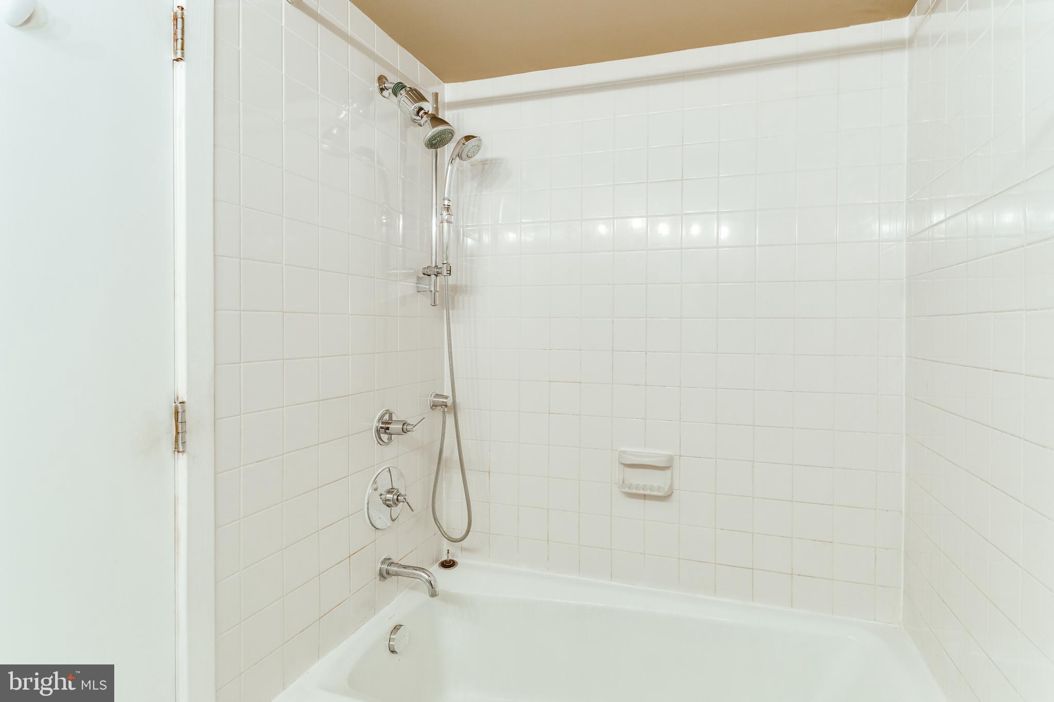 SOUTHGATE - Residential