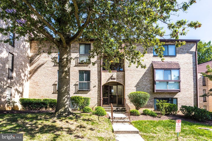 Welcome Home to Southgate settled within the heart of Reston on the point of all the retailers and restaurants in Reston city Center. Only 1/2 mile to the future Reston Silver Line Subway Stop, and  two miles to the Wiehle Silver Line Subway Station. This condo has access to all or any of the awing Reston Association amenities together with game courts, swimming pools, miles of walking/jogging ways & more. Completely redone kitchen, appliances, floors, high end light fixtures. Brand new floor and  brand new carpet in the bedroom.  New HVAC and new water heater. This property is perfect for investor to build an equity or for a first time home buyer and is ready to move in.