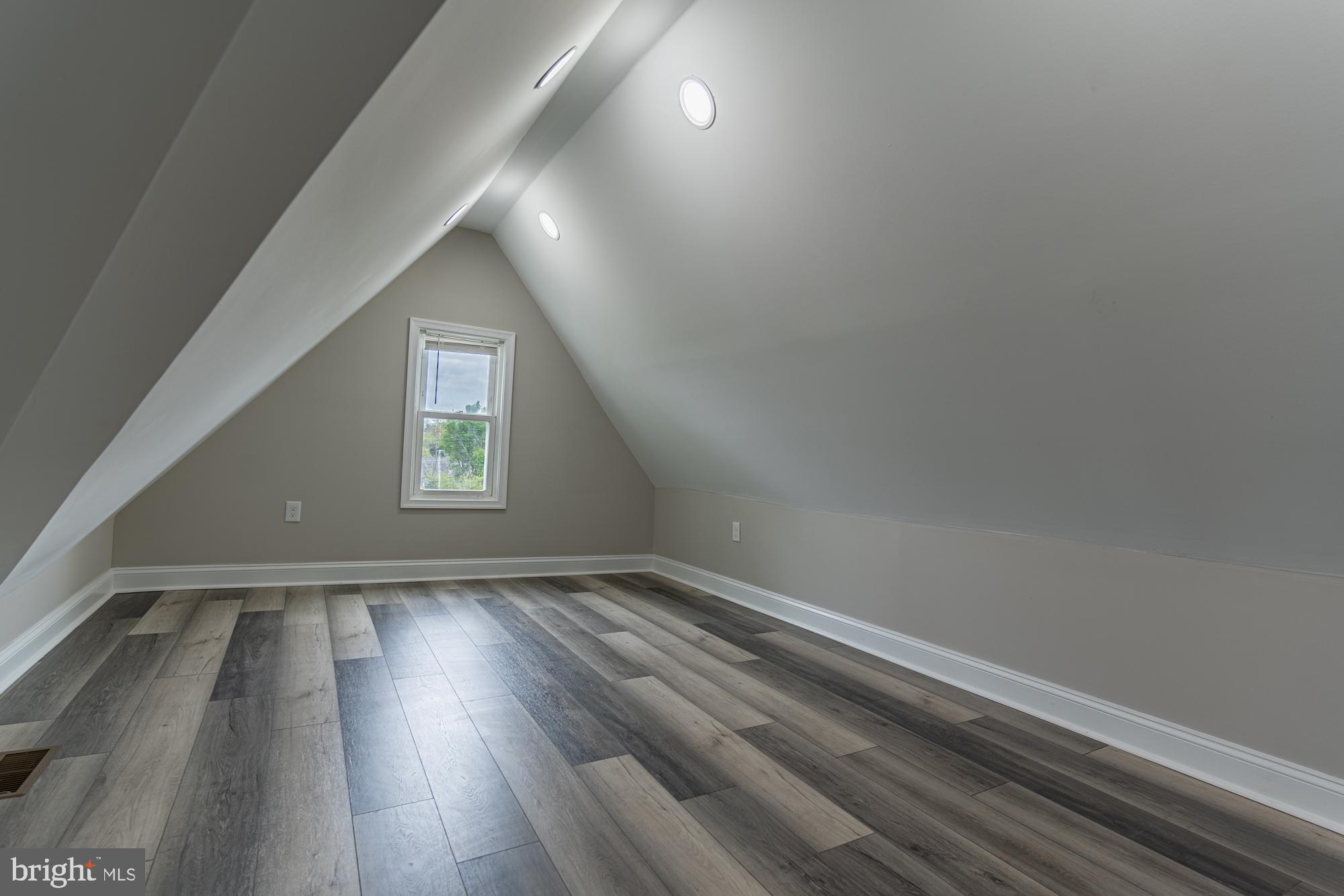 LAKE EVESHAM - Residential Lease