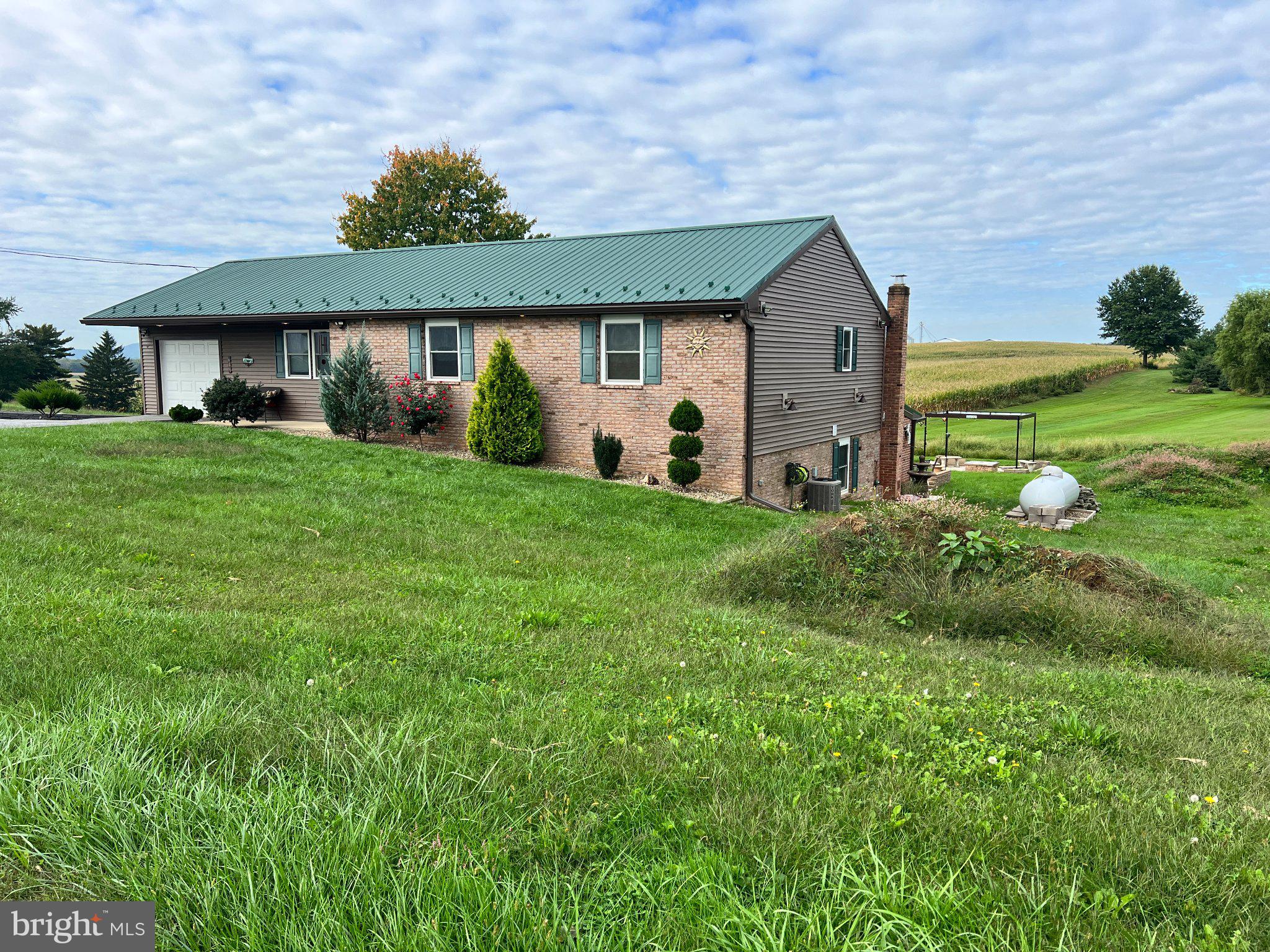 949 SNYDER ROAD