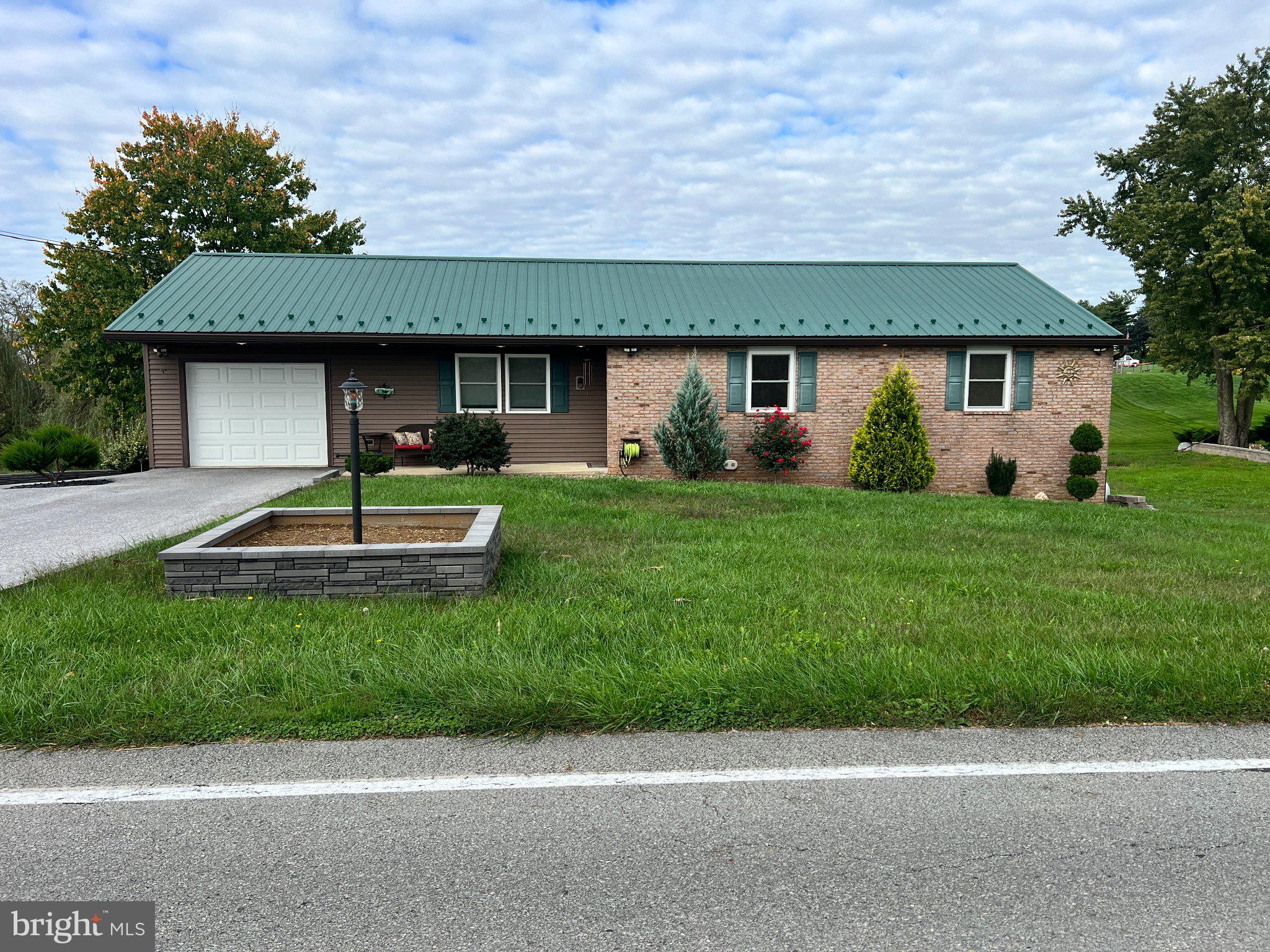949 SNYDER ROAD