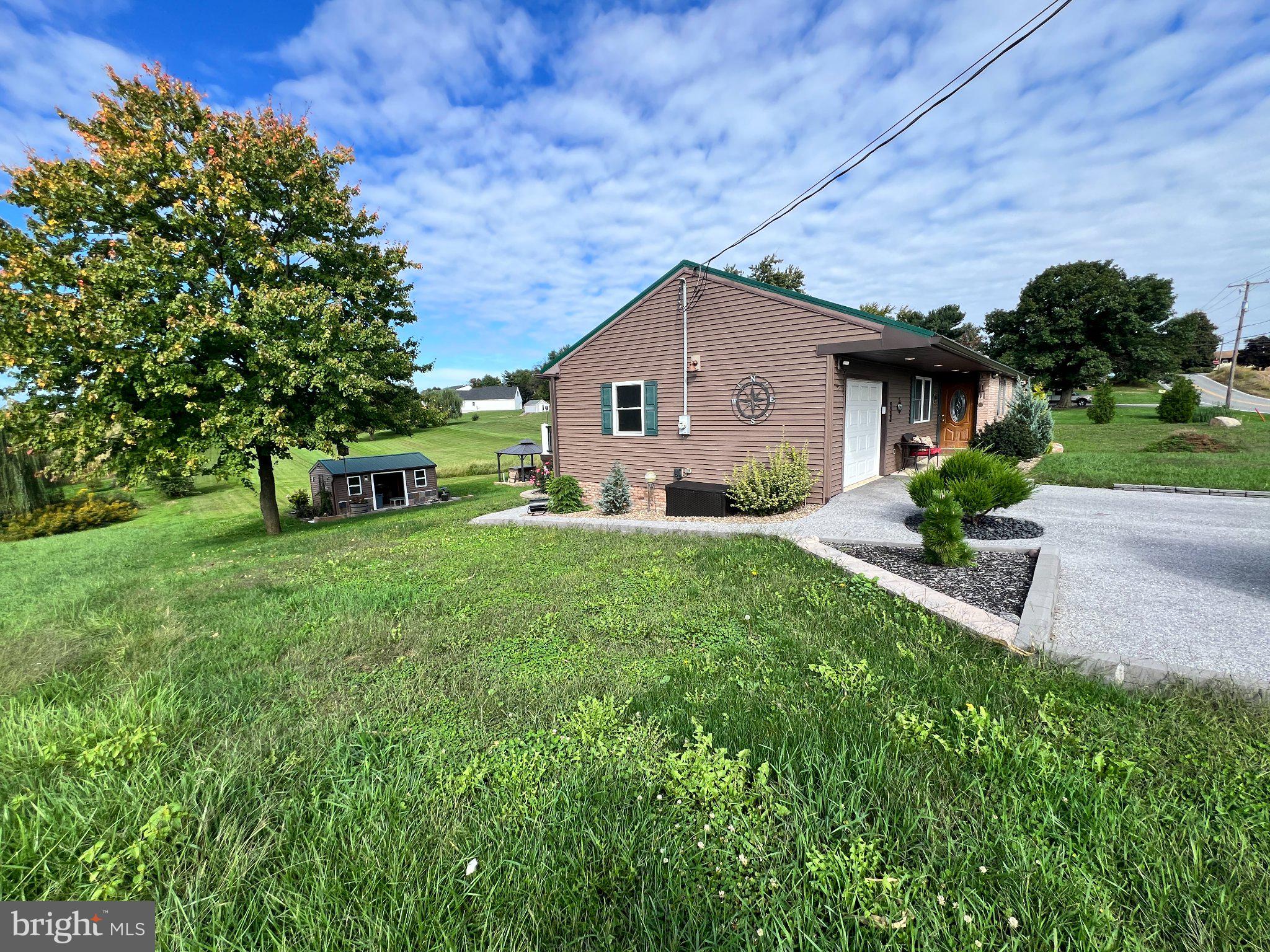 949 SNYDER ROAD
