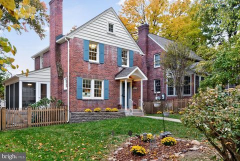 Photo of 2822 Rittenhouse Street NW, WASHINGTON, DC 20015 (MLS # DCDC2224394)