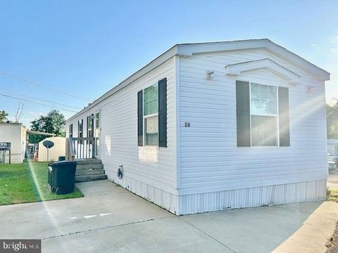 26 2ND STREET STREET LOTHIAN MD 20711