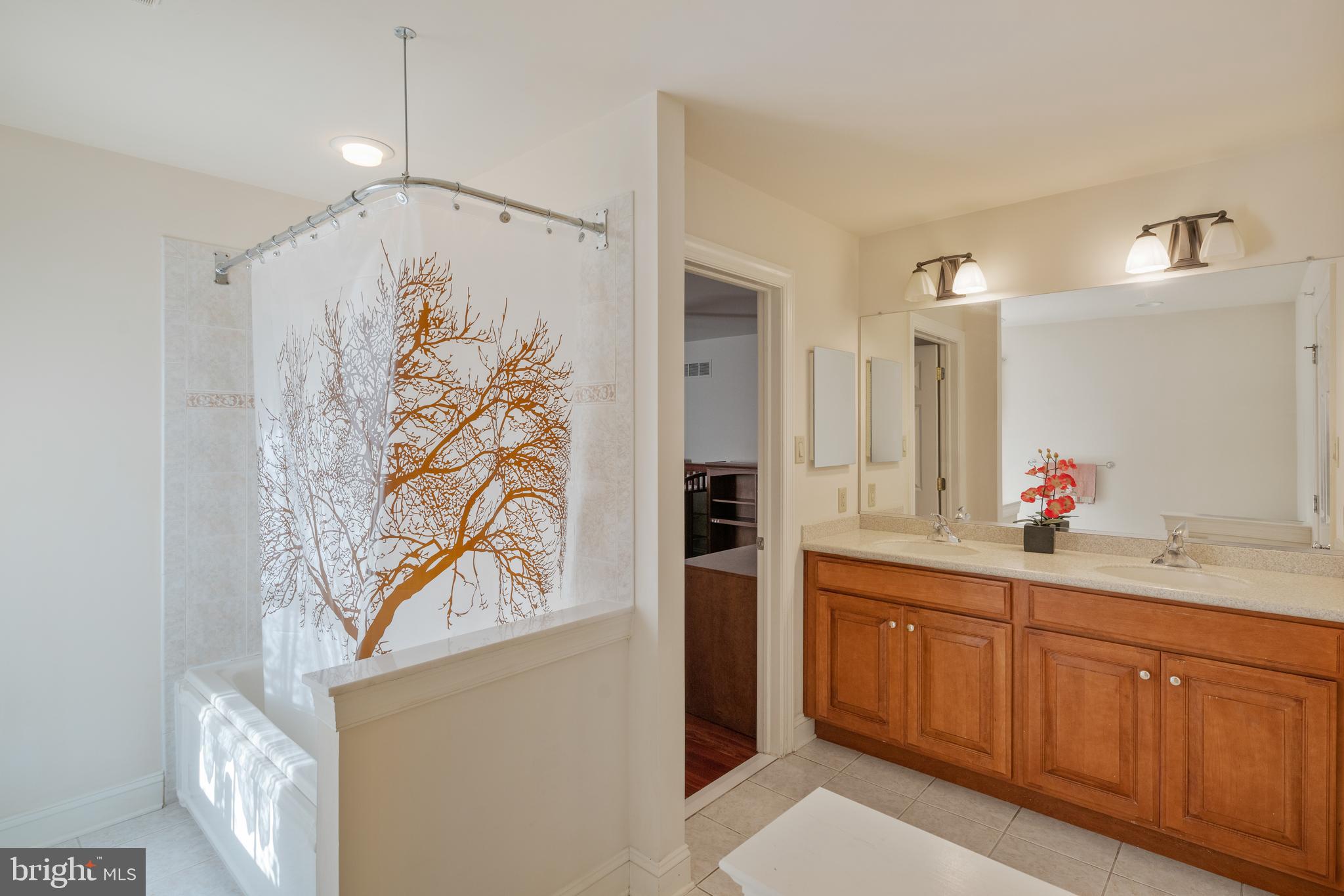 WHITEGATE - Residential