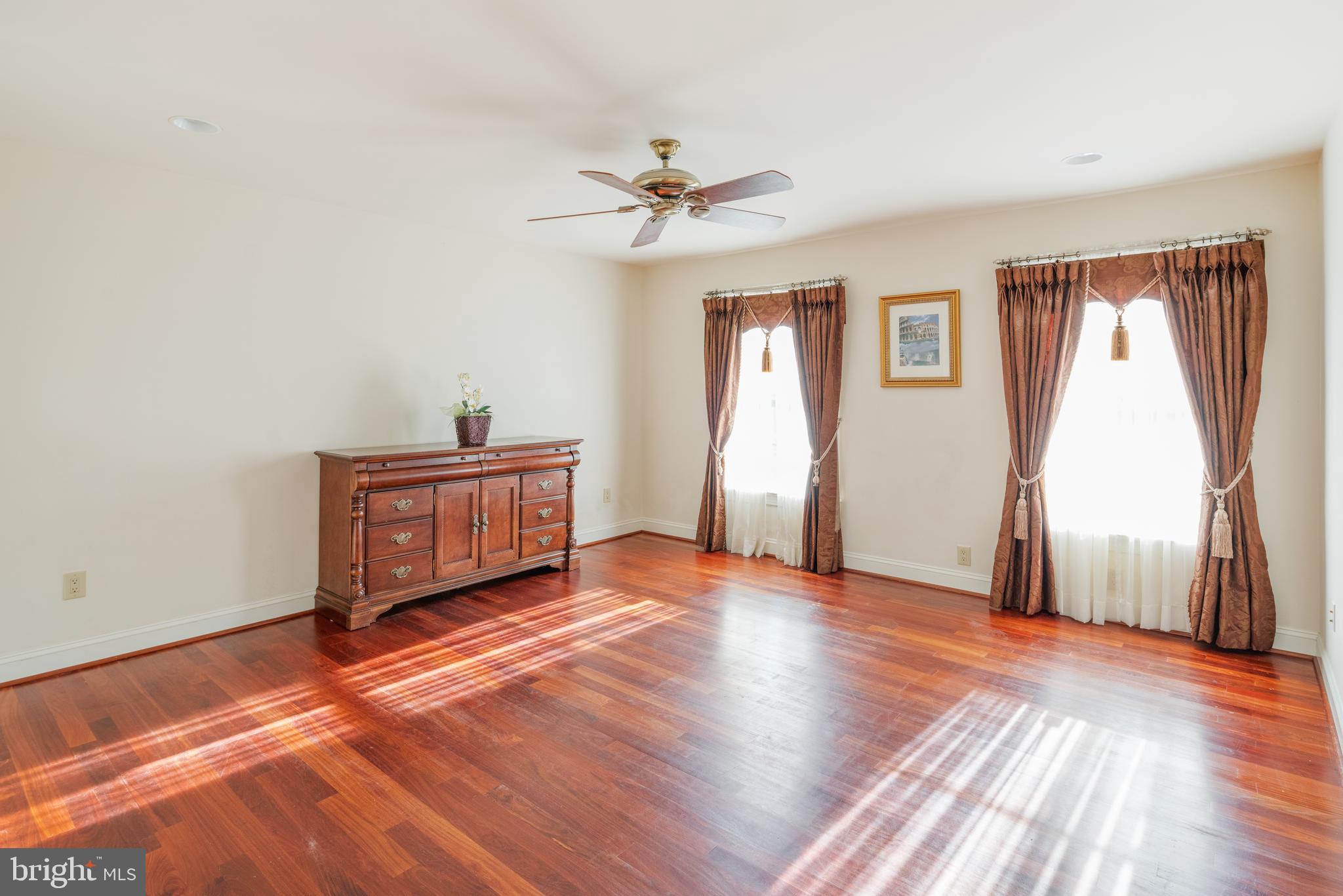 WHITEGATE - Residential