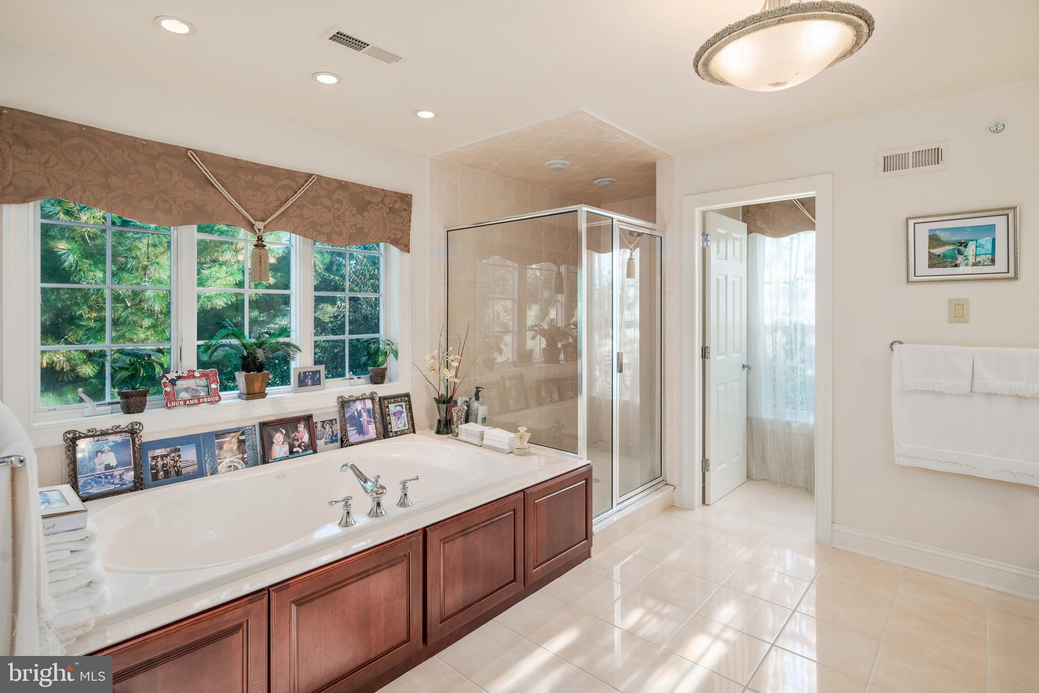 WHITEGATE - Residential