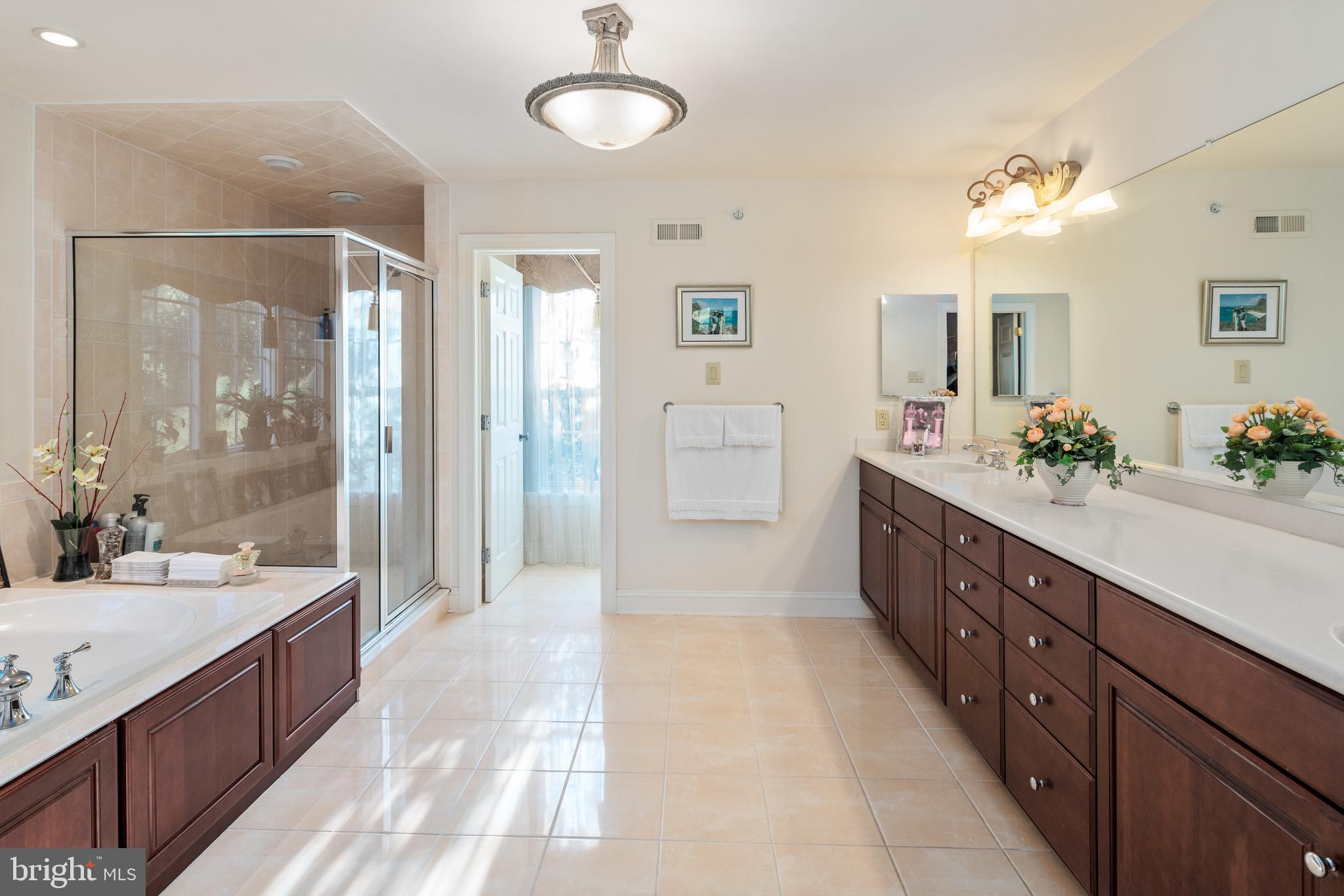 WHITEGATE - Residential