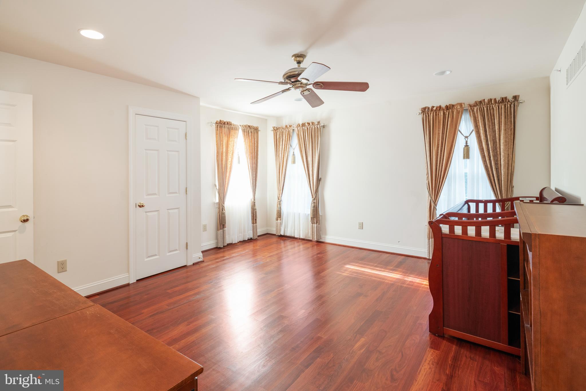 WHITEGATE - Residential