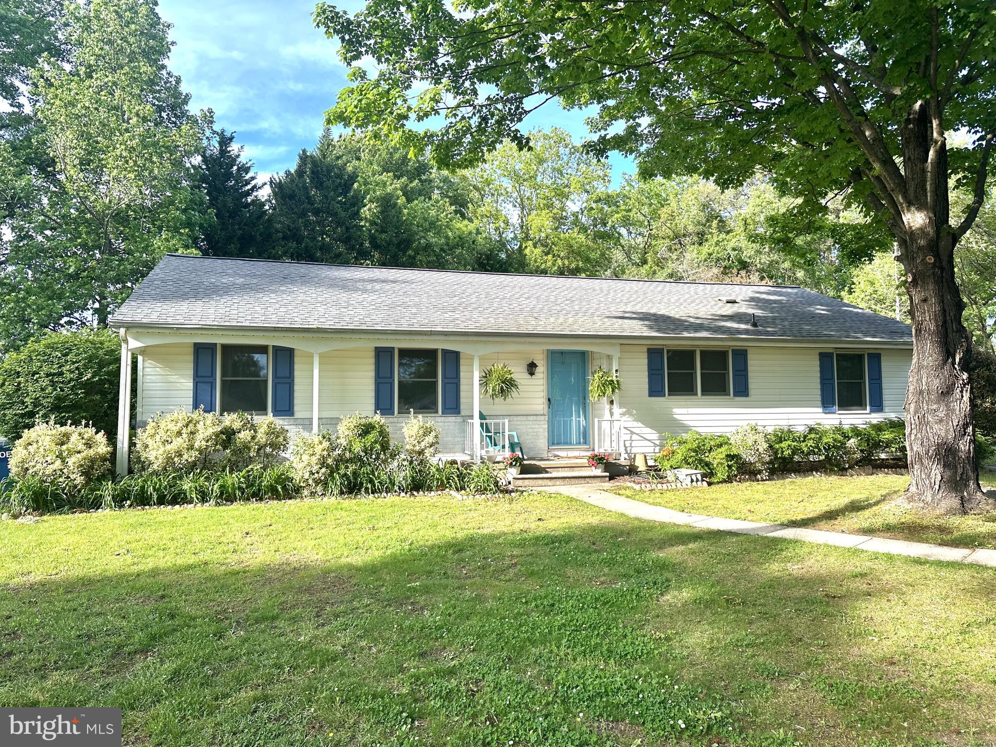 818 APPLEWOOD COURT