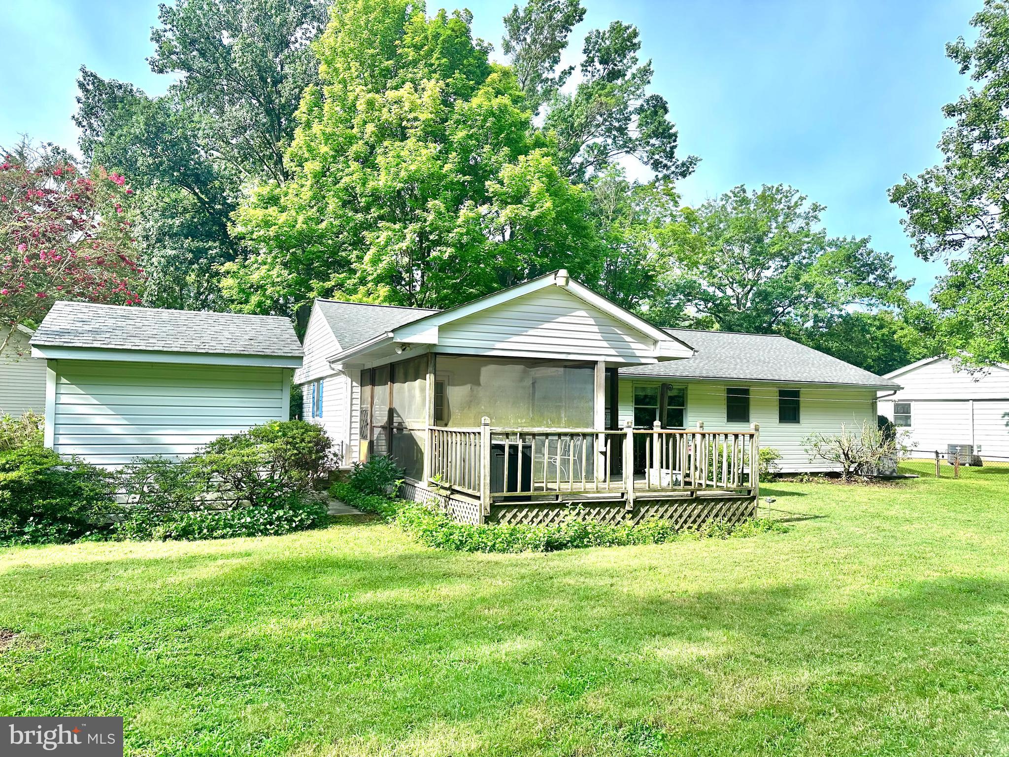 818 APPLEWOOD COURT