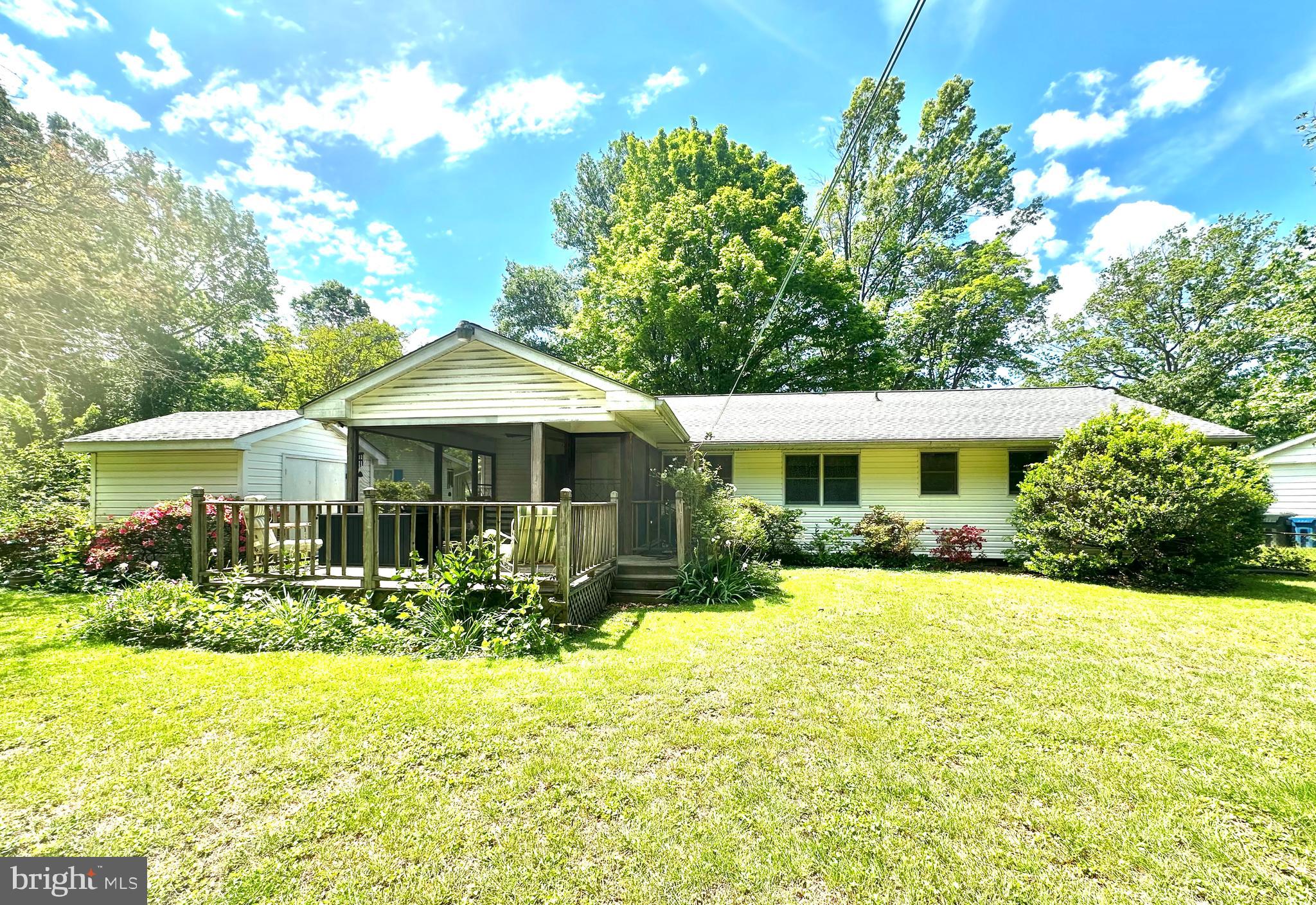818 APPLEWOOD COURT