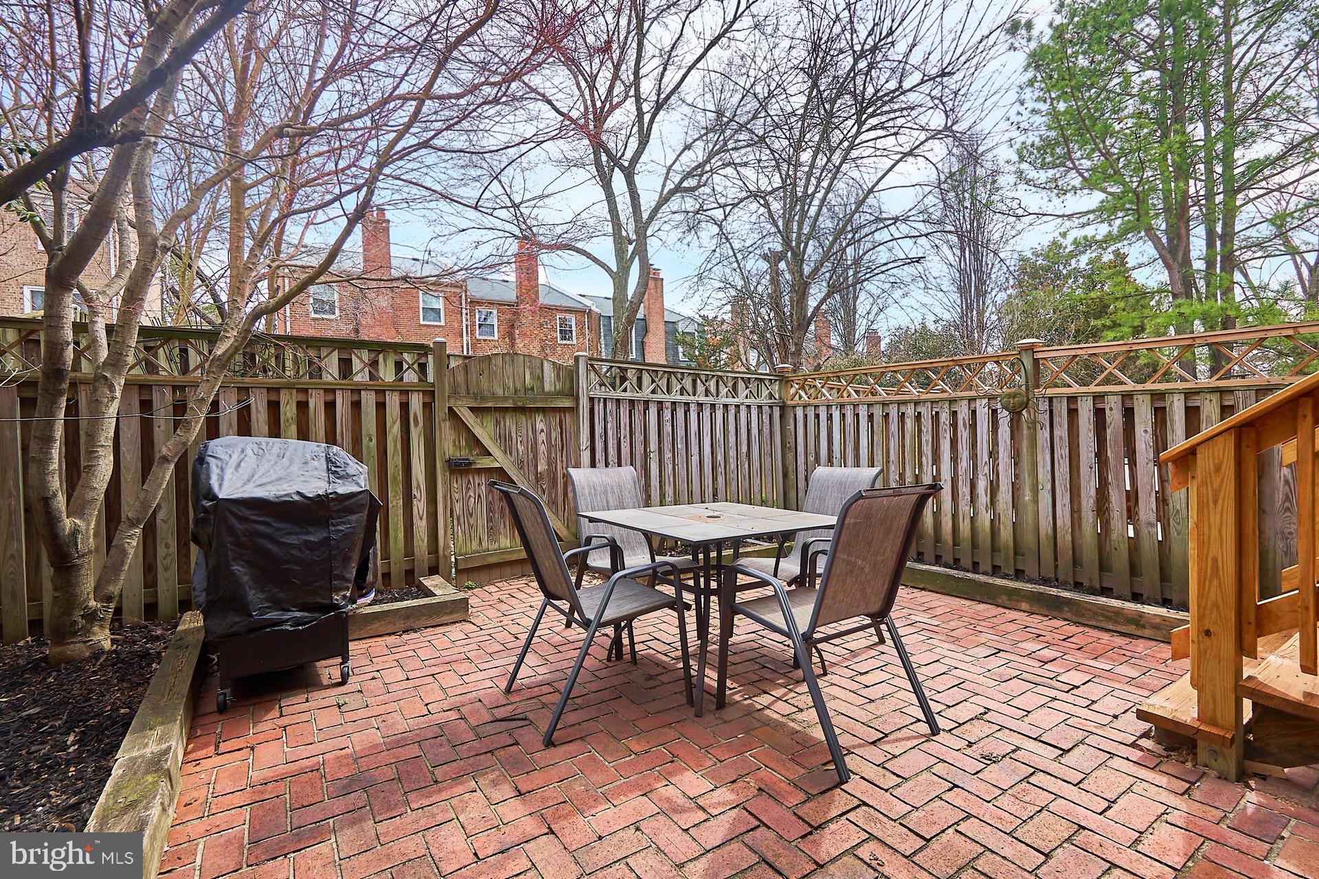 HOLLAND TOWNE - Residential