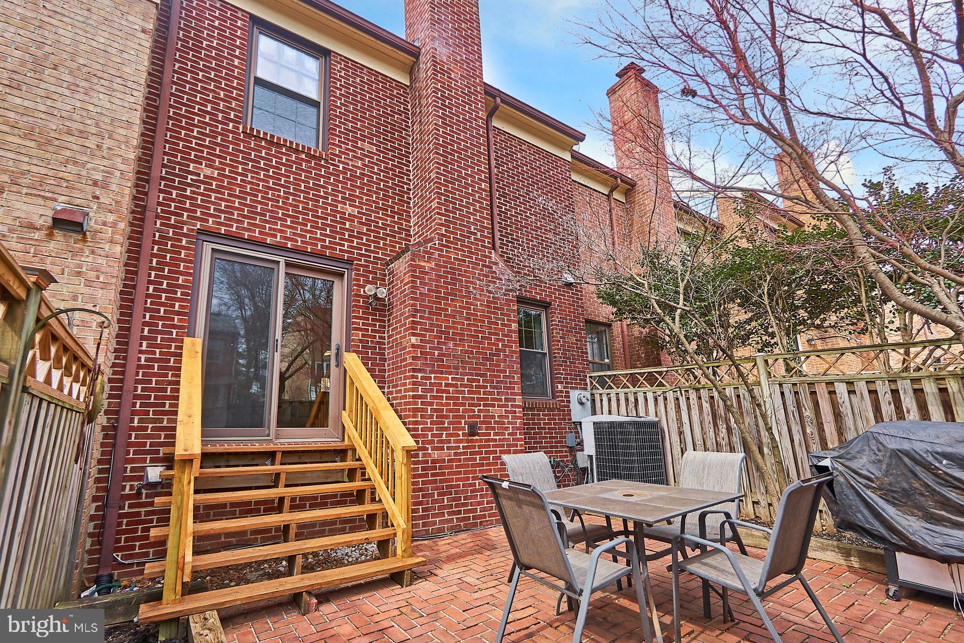 HOLLAND TOWNE - Residential