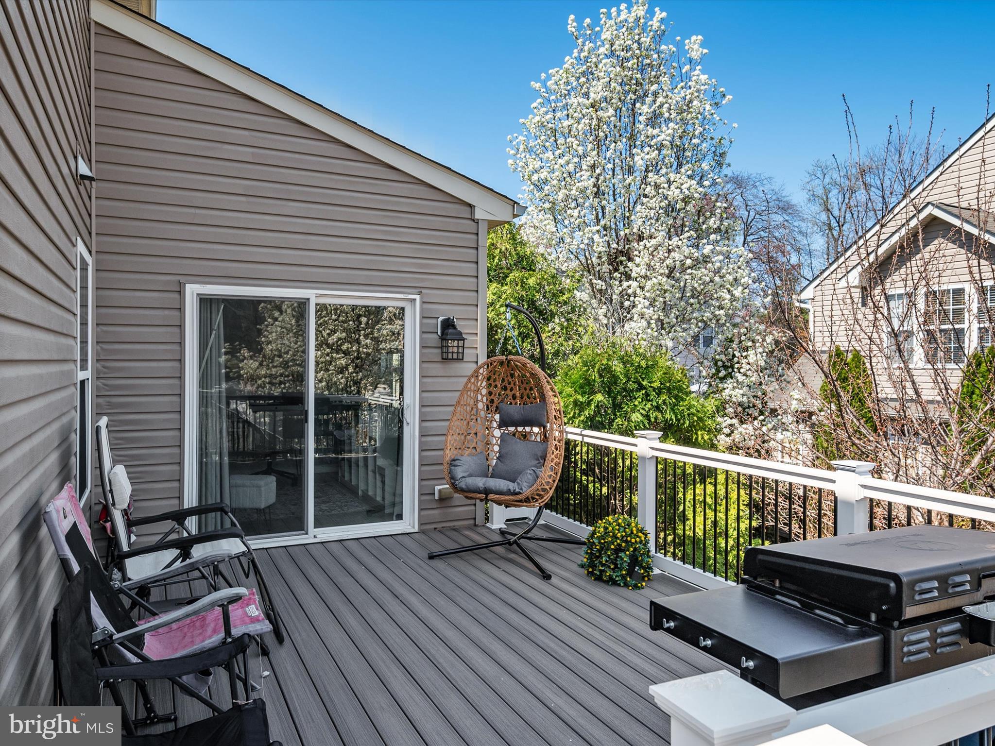 COLONIAL WOODS - Residential