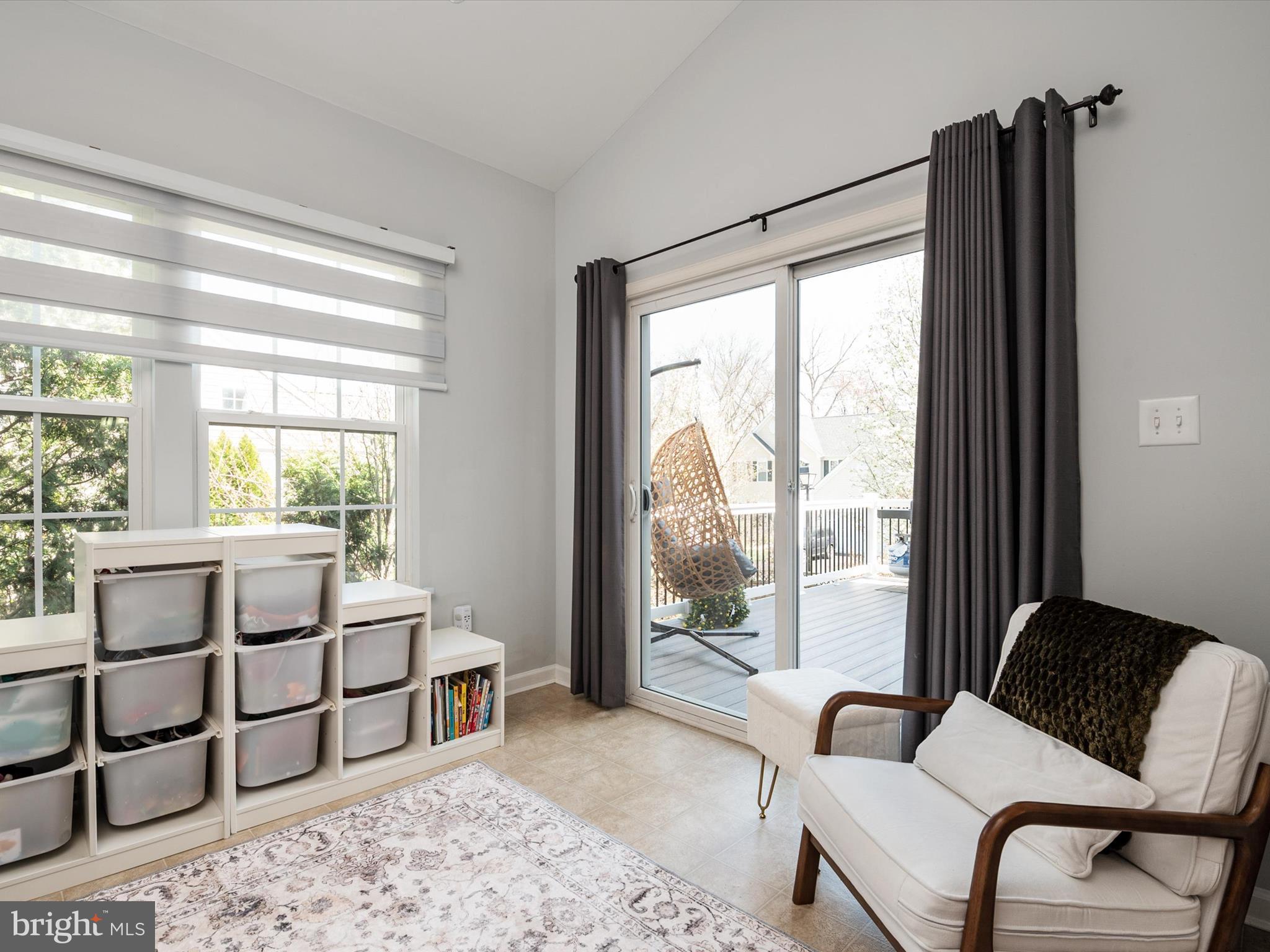 COLONIAL WOODS - Residential