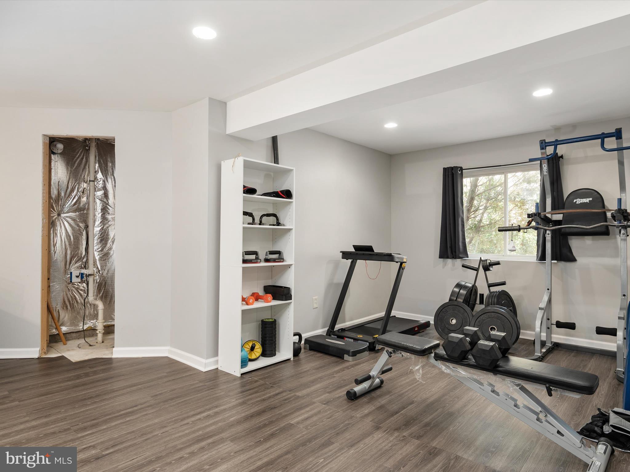 COLONIAL WOODS - Residential