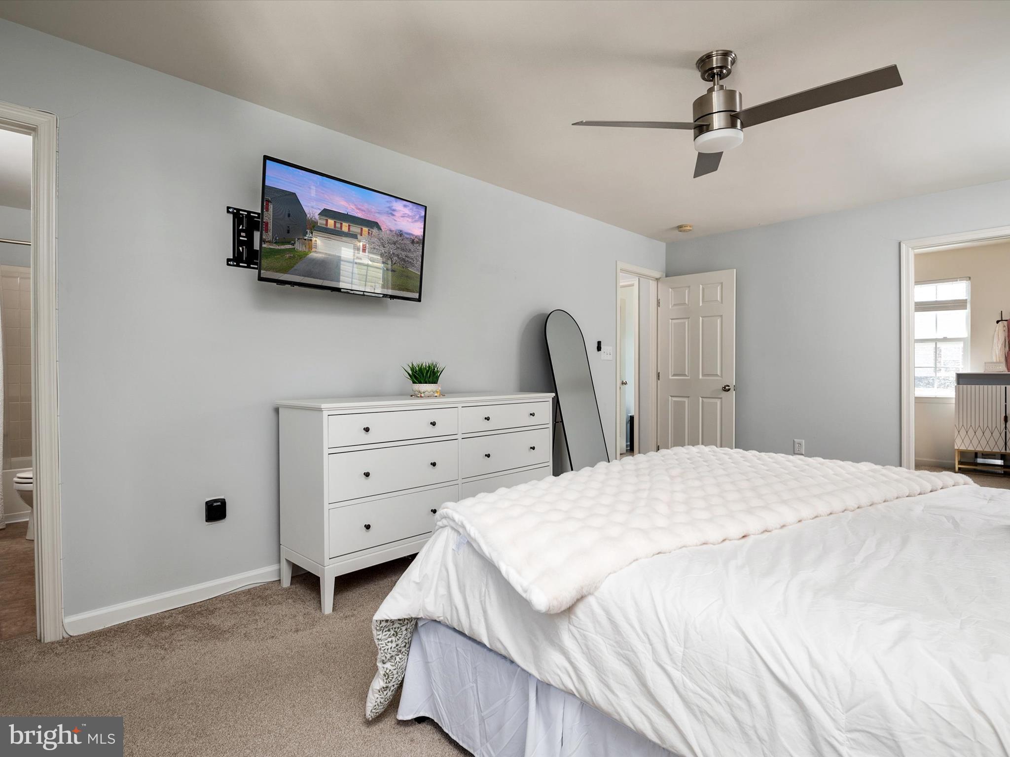 COLONIAL WOODS - Residential