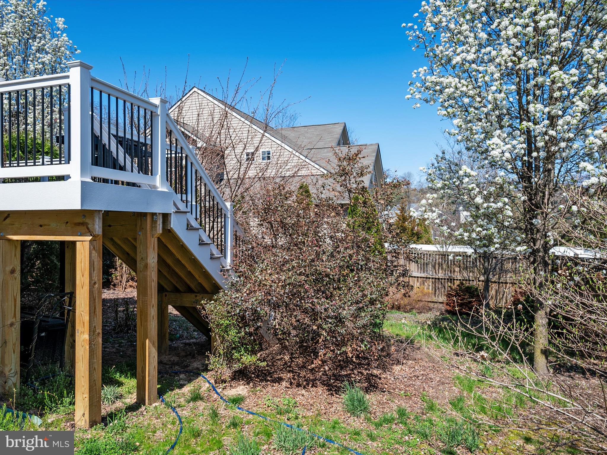 COLONIAL WOODS - Residential