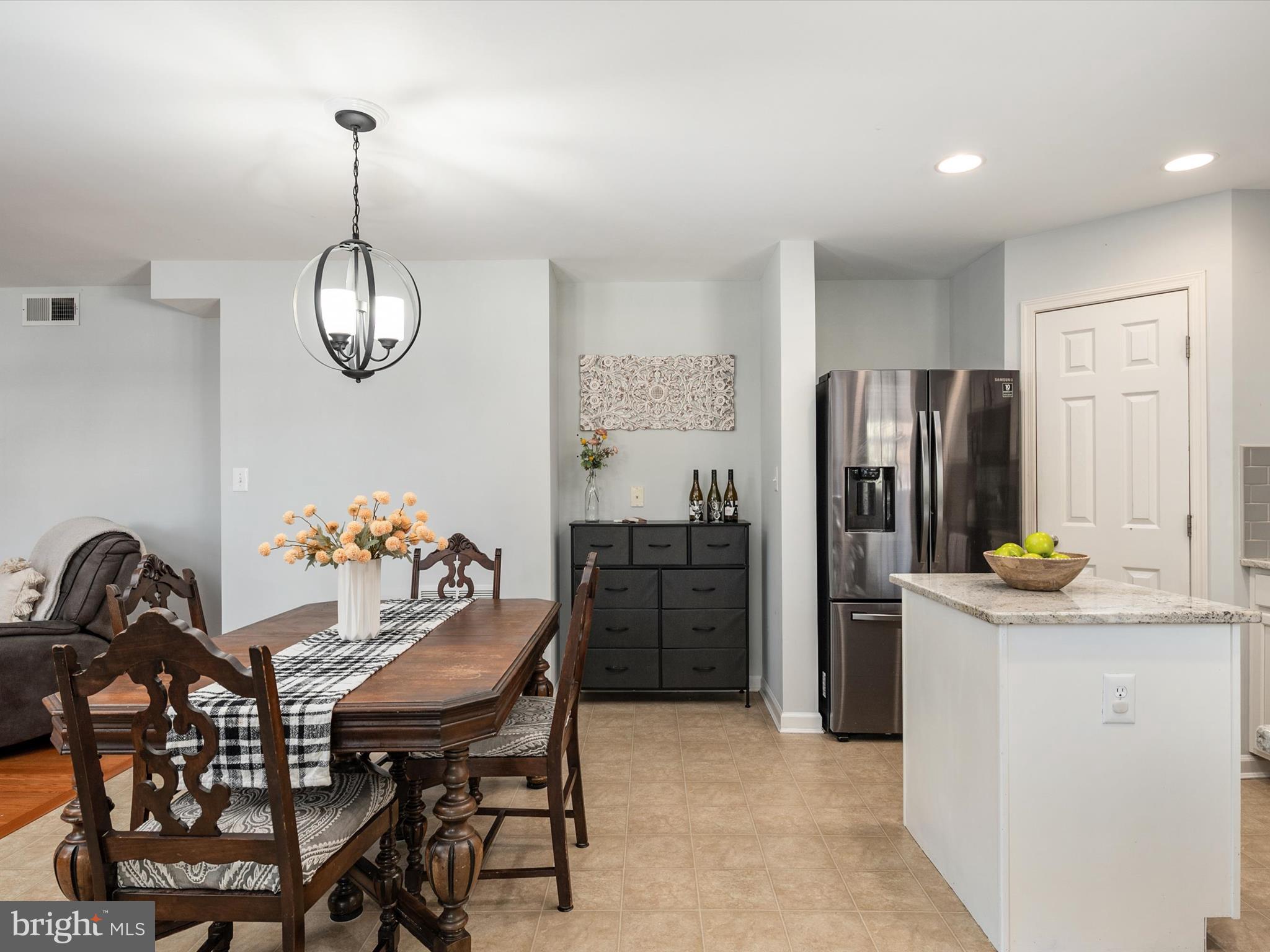 COLONIAL WOODS - Residential