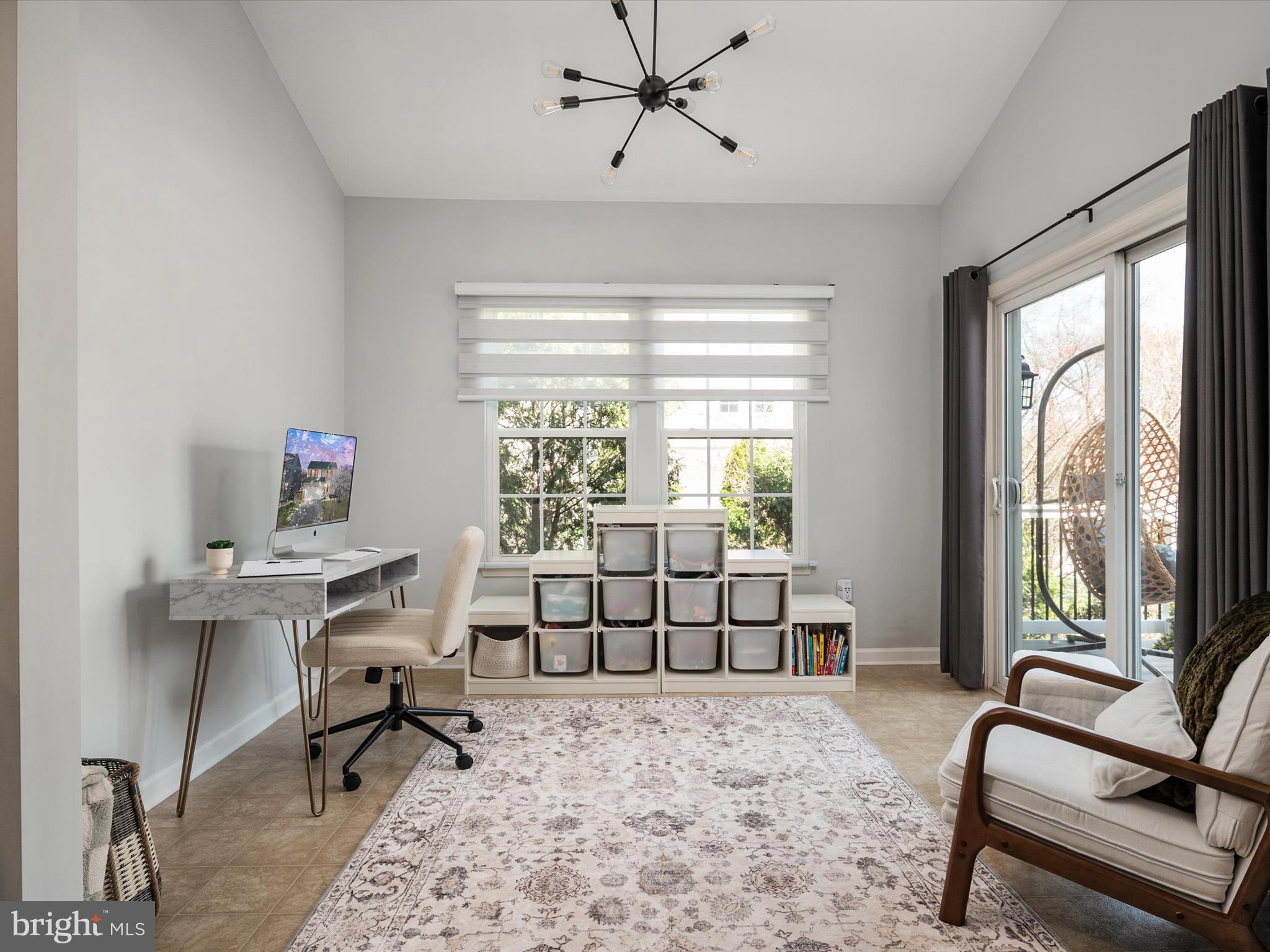 COLONIAL WOODS - Residential