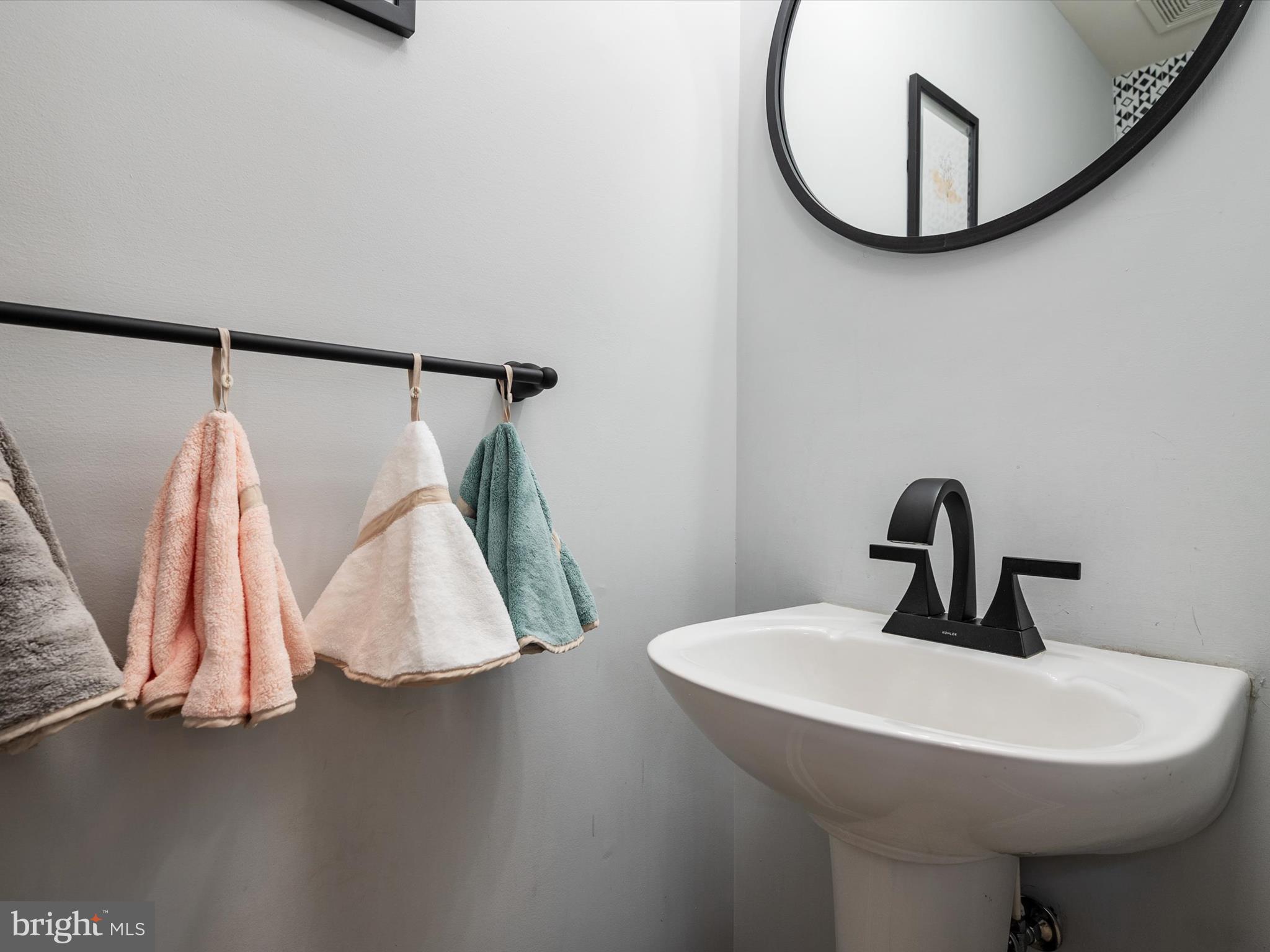 COLONIAL WOODS - Residential