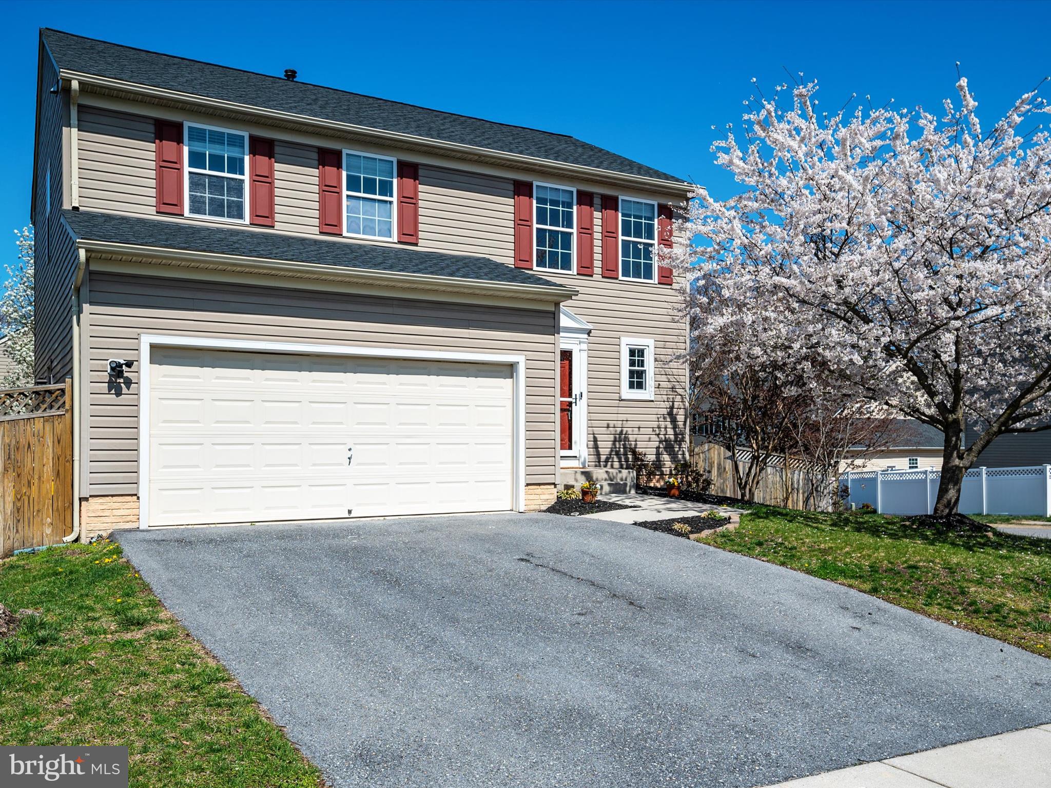 COLONIAL WOODS - Residential