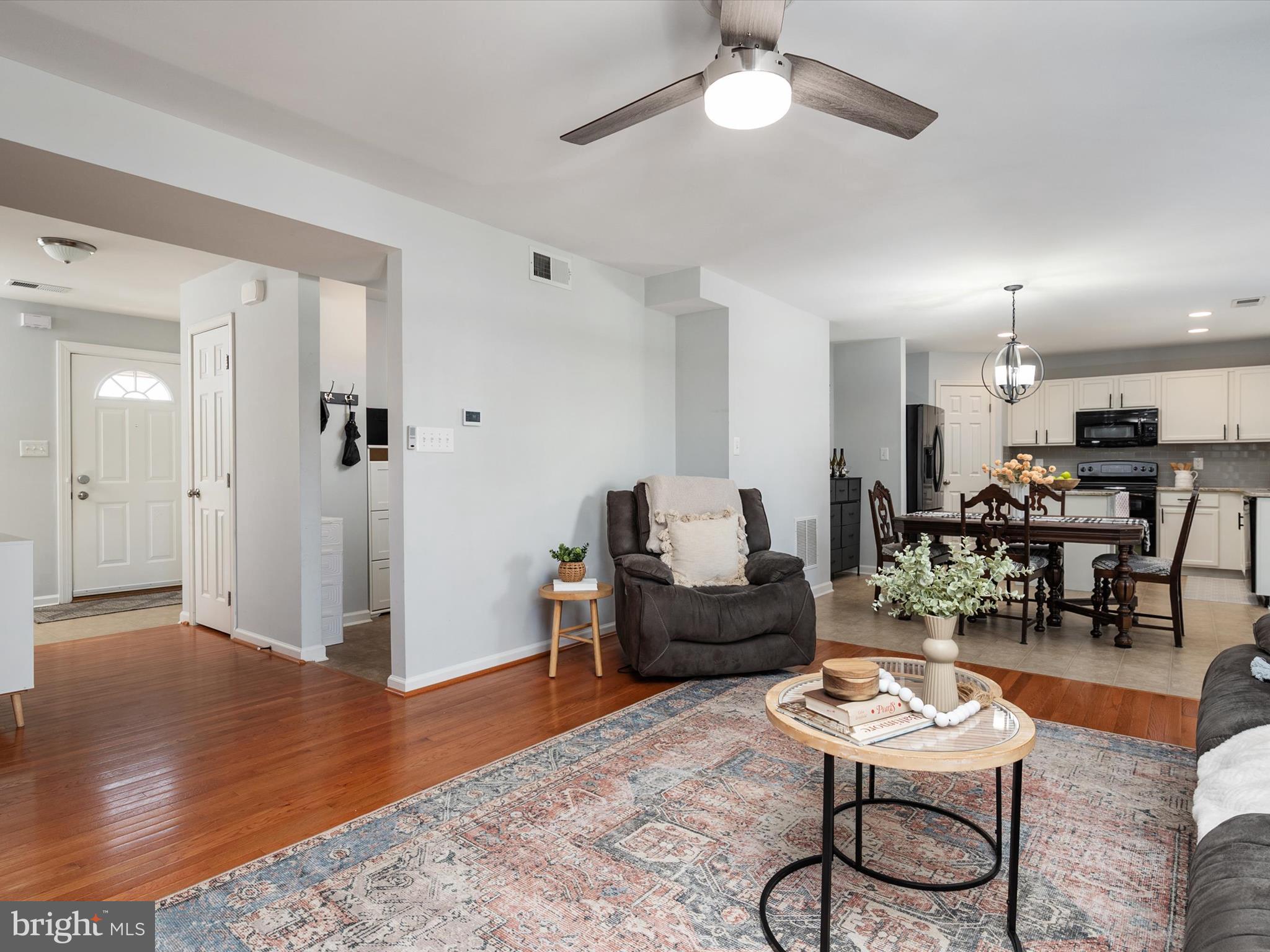 COLONIAL WOODS - Residential