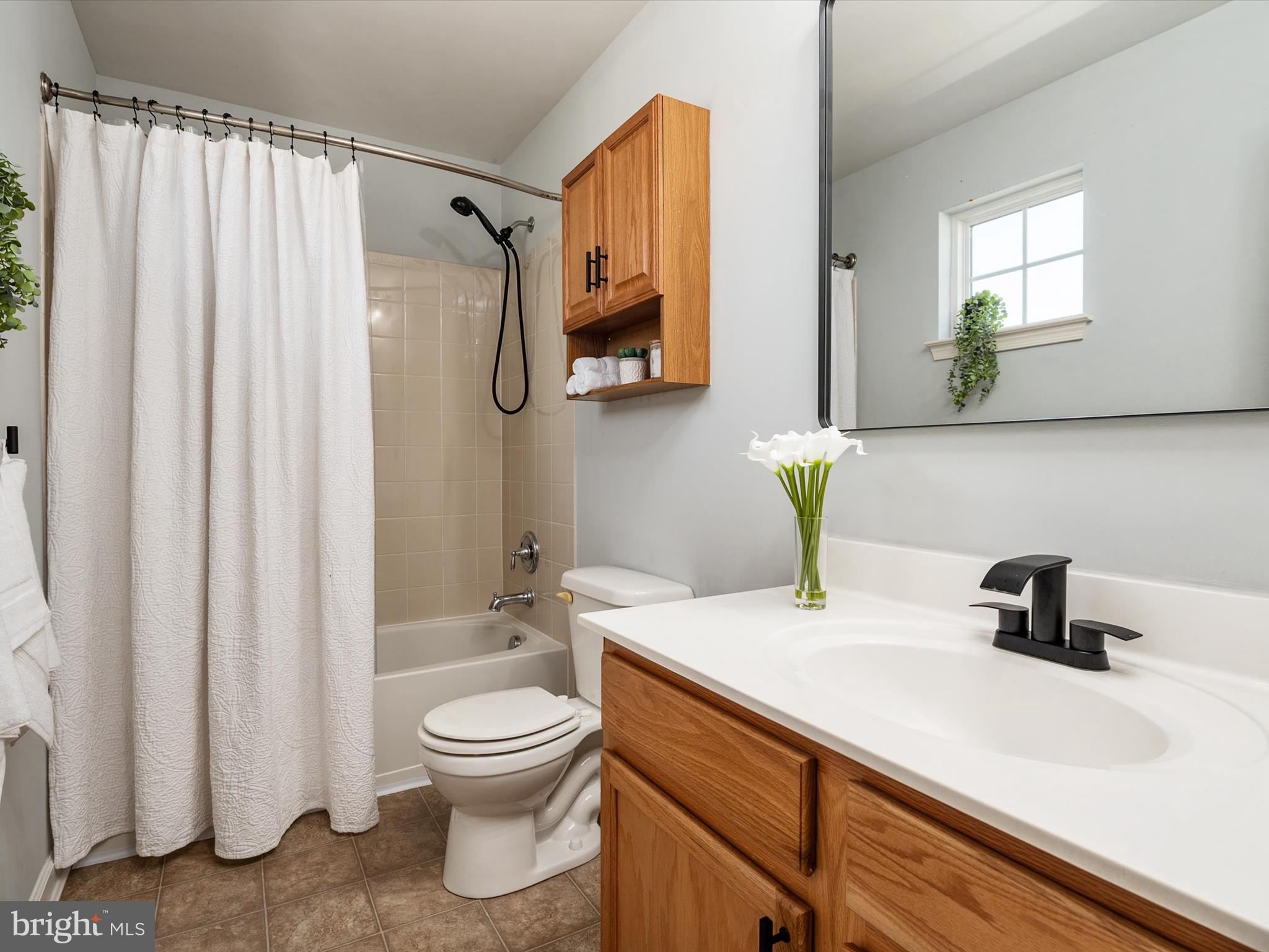 COLONIAL WOODS - Residential