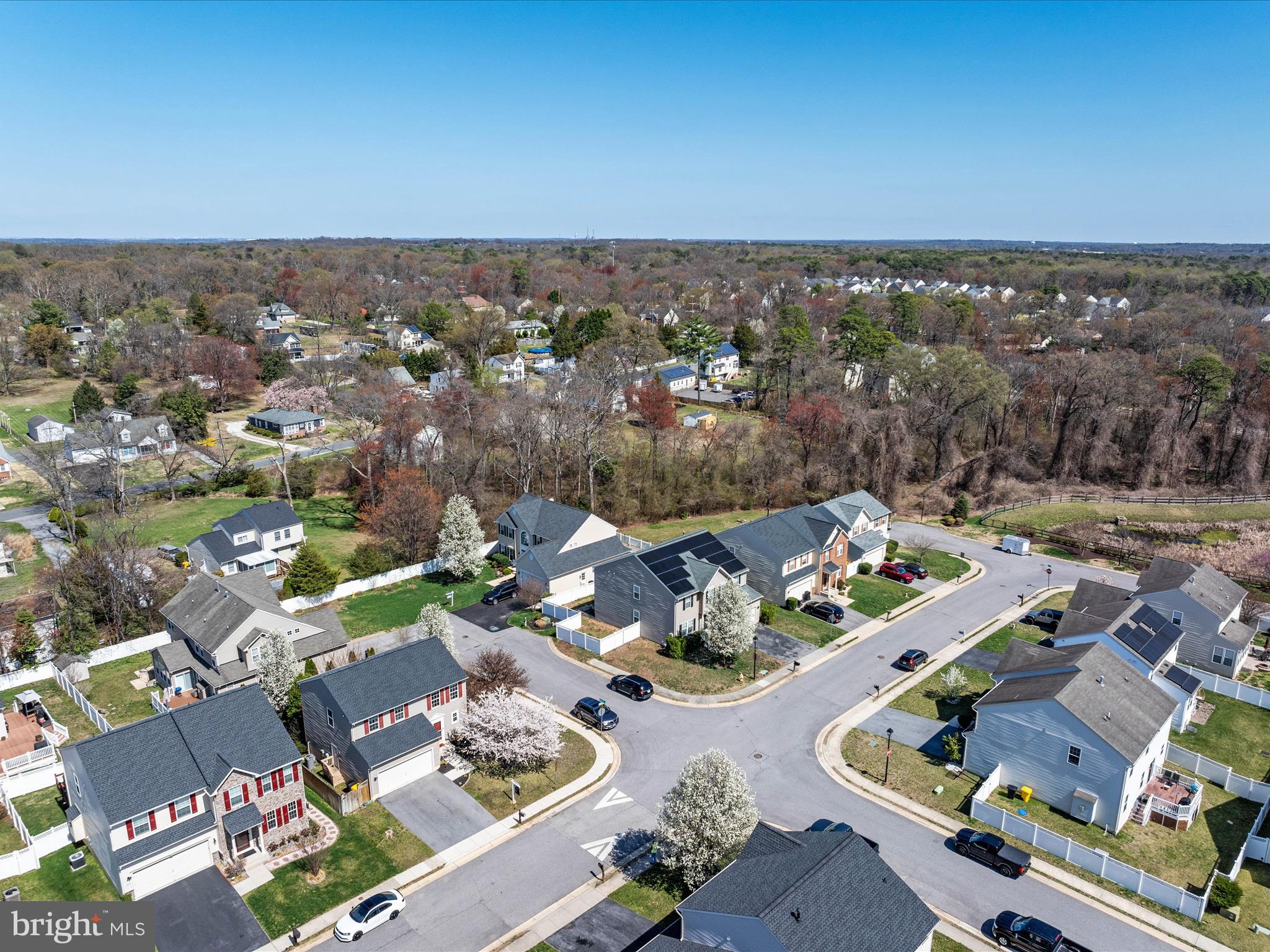 COLONIAL WOODS - Residential