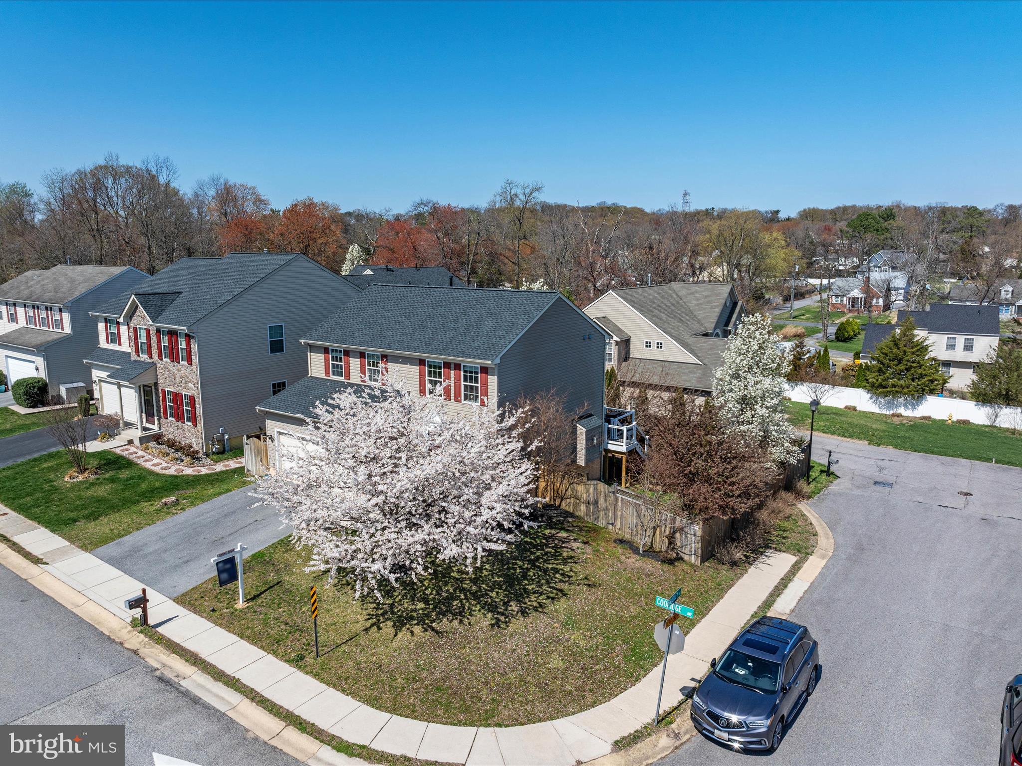 COLONIAL WOODS - Residential